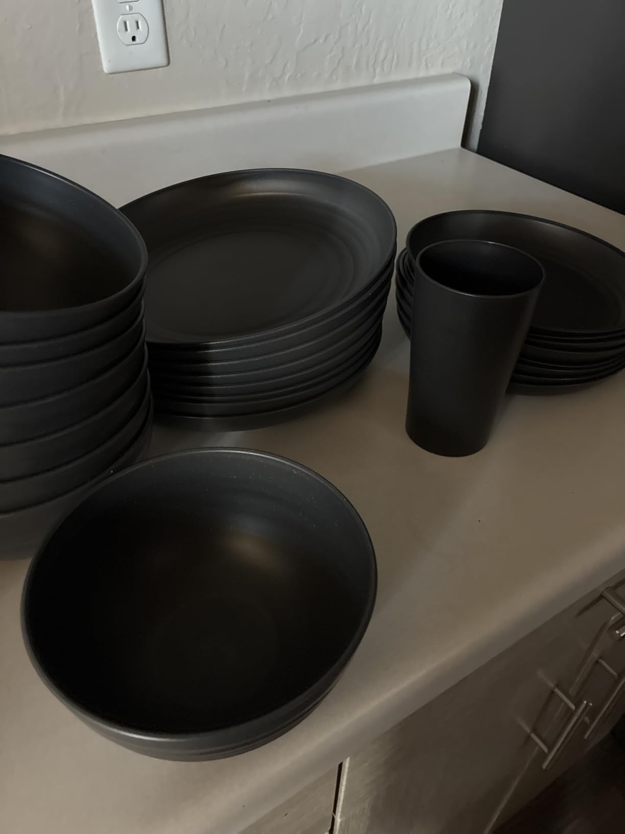 Teivio 32-Piece Kitchen Plastic Wheat Straw Dinnerware Set, Service for 8, Unbreakable Modern Dish Set - Dinner Plate/Dessert Plate/Cereal Bowl/Cup, for Apartment Essentials, Outdoor Camping, Black customer photo 2