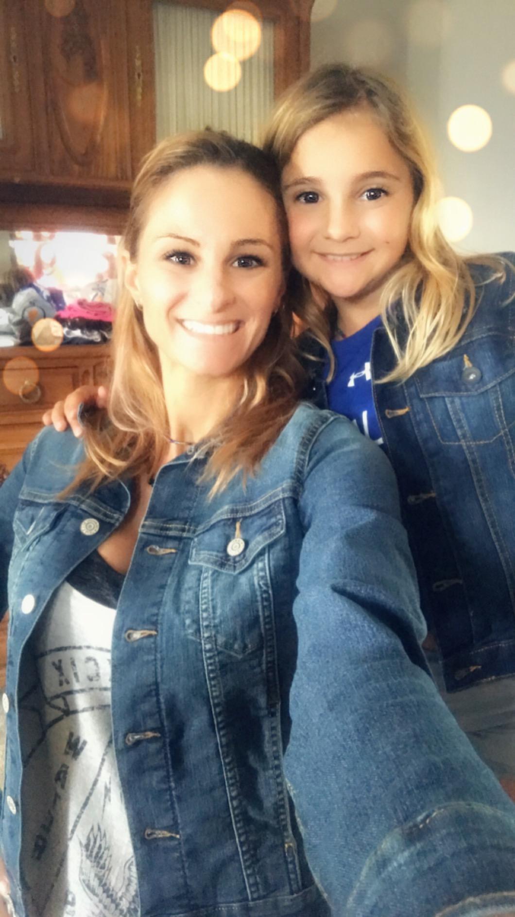 Levi Strauss Signature Gold Women's Original Trucker Jacket Stretch Denim (Standard and Plus) customer photo 2