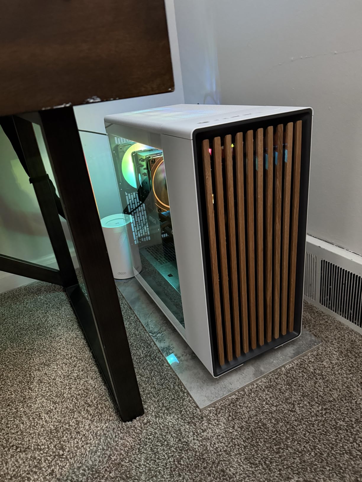 Fractal Design North - Genuine Walnut Wood Front - Mesh Side Panels - Two 140mm Aspect PWM Fans Included - Type C USB - ATX Airflow Mid Tower PC Gaming Case, Charcoal Black customer photo 2