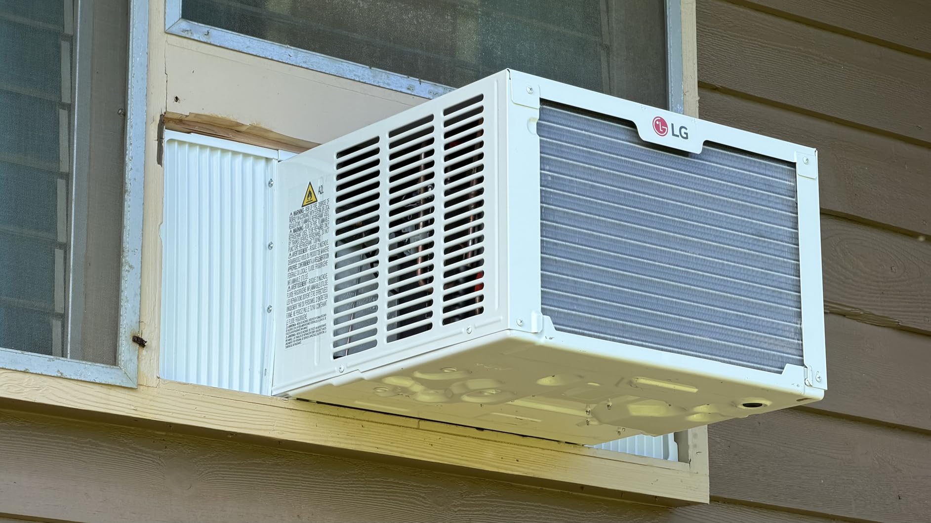 LG 14,000 BTU DUAL Inverter Smart Window Air Conditioner, 115V, Cools 800 Sq. Ft. for Bedroom, Living Room, Apartment, Quiet Operation, ENERGY STAR, works with LG ThinQ, Amazon Alexa and Hey Google customer photo 2