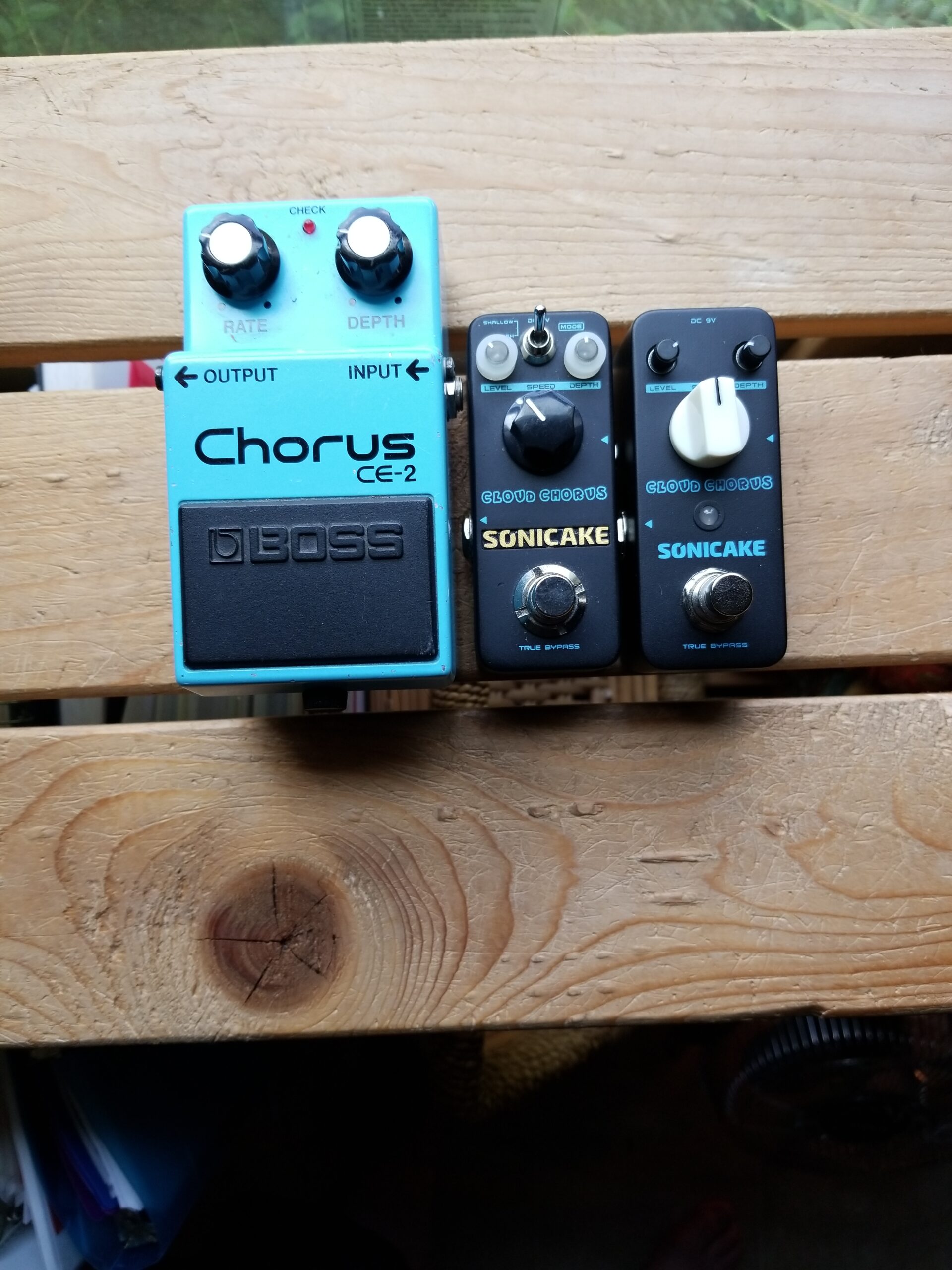 SONICAKE Octave Guitar Pedal, Analog Classic Lower Octave Guitar Effects Pedal for Guitar & Bass, True Bypass - Octaver customer photo 2