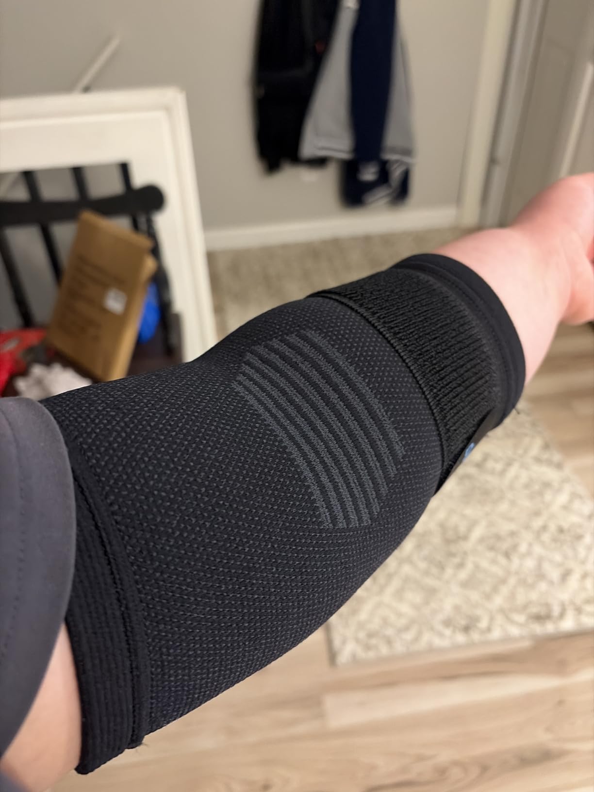 APOYO Tennis Elbow Brace for Women & Men, Workout and Everyday Use (Large) | Elbow Compression Sleeve for Arthritis, Tendonitis, Tennis Elbow & Golfers Elbow, Reduce Joint Pain During Fitness Activity customer photo 1