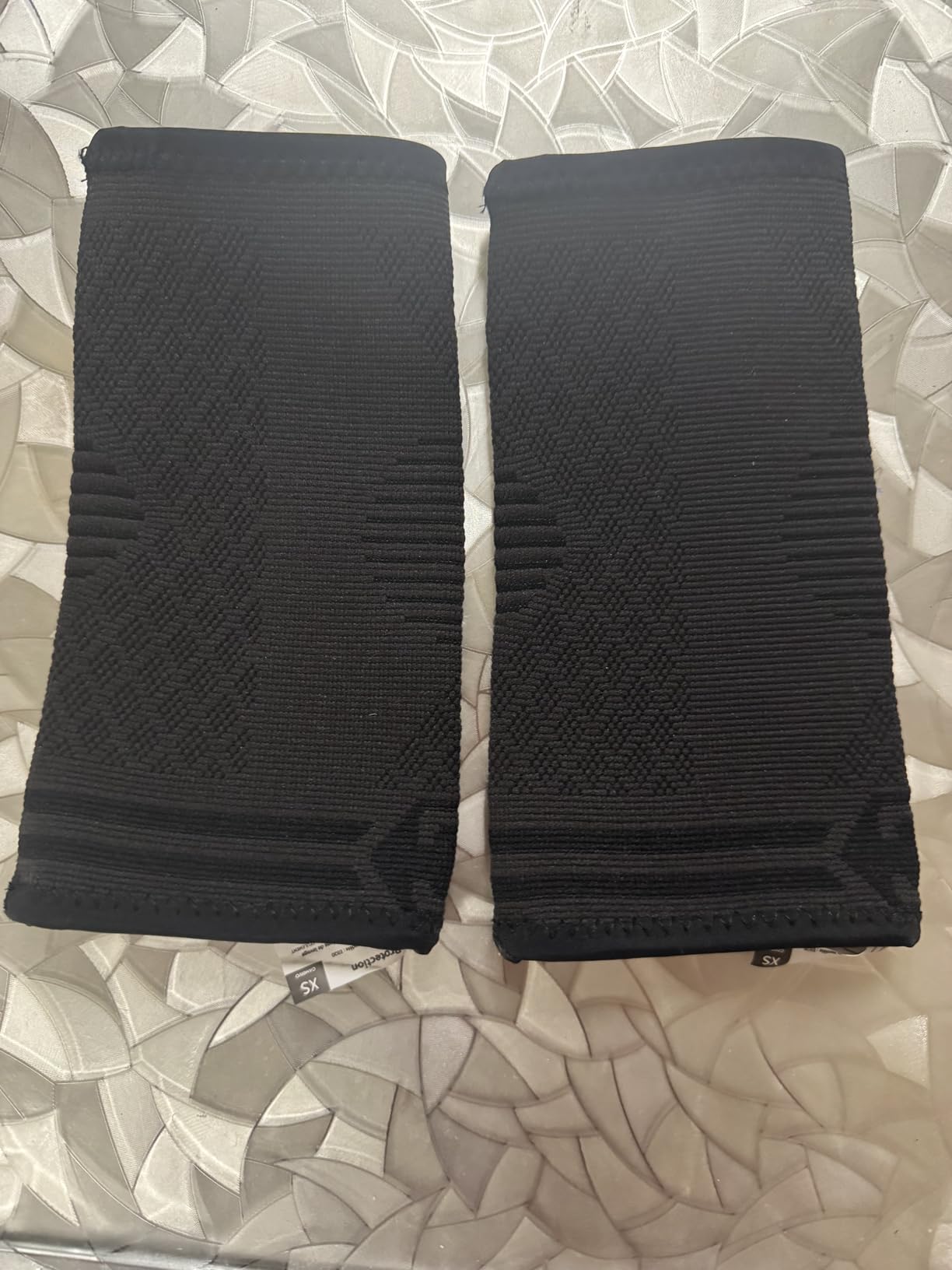 CAMBIVO 2 Pack Knee Brace, Knee Compression Sleeve Support for Men and Women, Knee Pads for Running, Hiking, Meniscus Tear, Arthritis, Joint Pain Relief customer photo 2