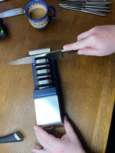 Homly Professional Electric Knife Sharpeners for Kitchen Knives with Diamond Abrasives and Precision Angle Guides, Multifunctional 3-Stage Slots, Applicable to Straight Knife and Ceramic Knife customer photo 2
