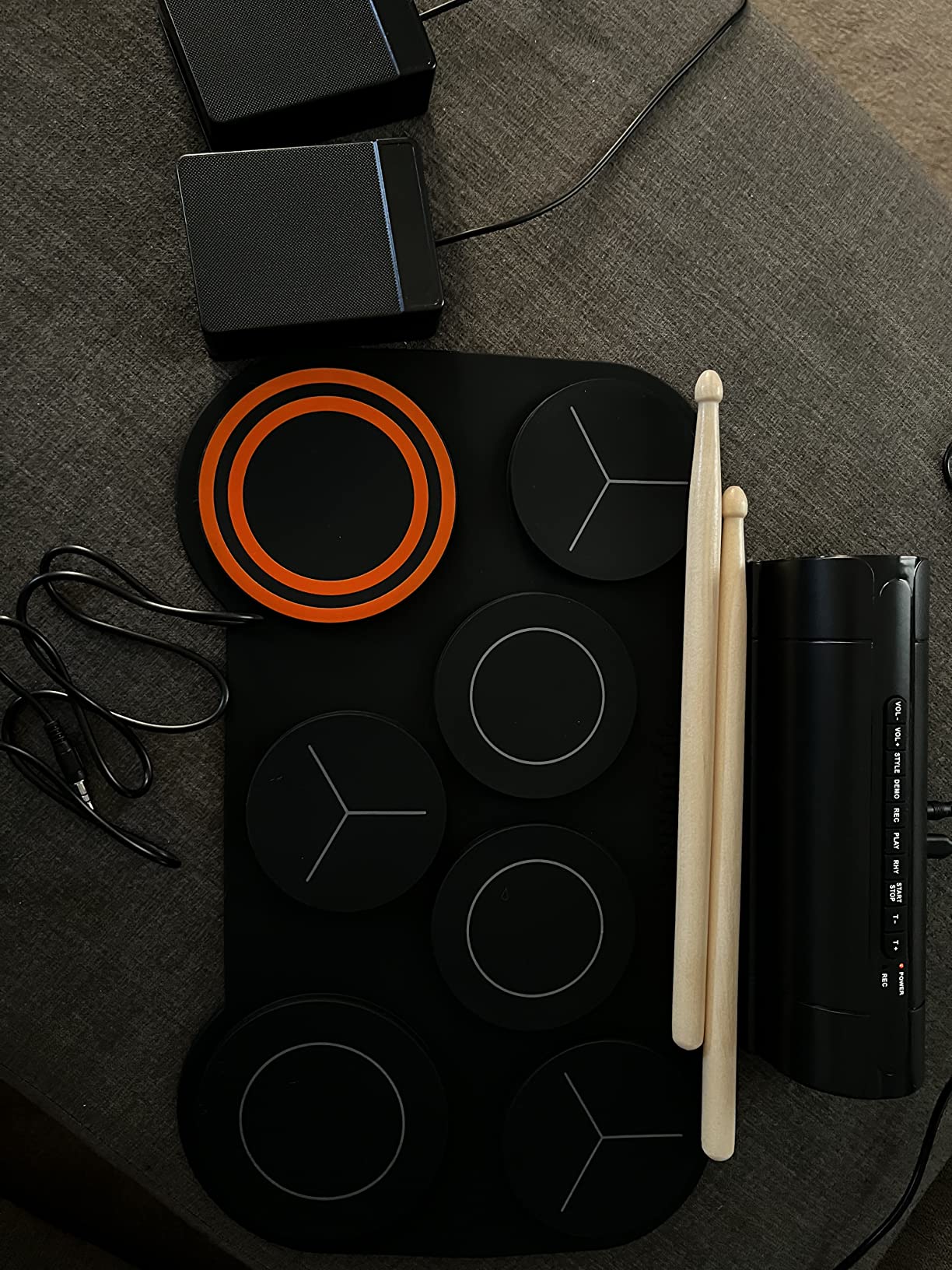 Donner Electronic Drum Set, 7 Pads Electric Drum Pad Roll Up Quiet Drum Pad Built-in Speaker, 40 Drum Lessons Included (DED-20) customer photo 1