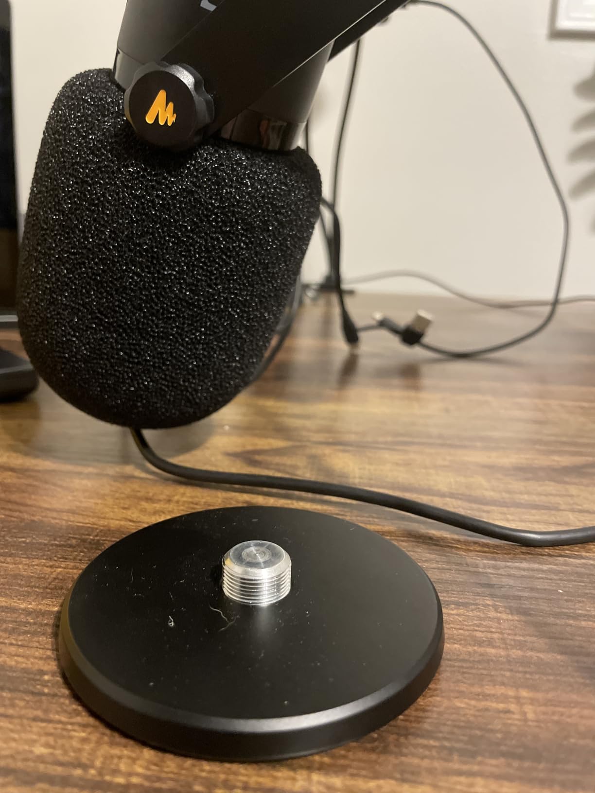 MAONO Dynamic Microphone, USB/XLR Podcast PC Microphone with Software, EQ, Tap-to-Mute, Headphone Jack, Gain Knob & Volume Control, Studio Mic for Broadcast, Recording, Streaming & Gaming (PD400X) customer photo 1
