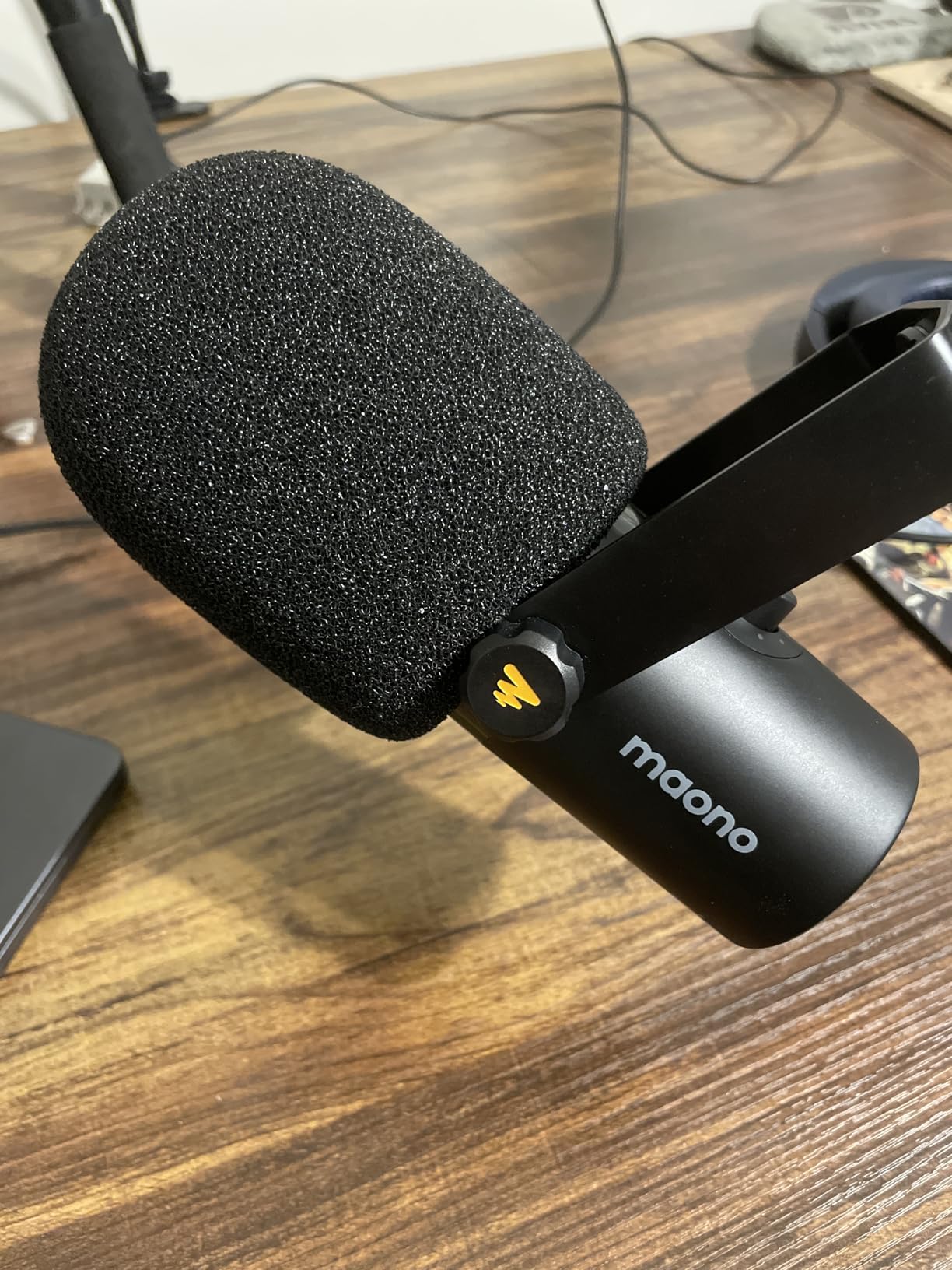 MAONO Dynamic Microphone, USB/XLR Podcast PC Microphone with Software, EQ, Tap-to-Mute, Headphone Jack, Gain Knob & Volume Control, Studio Mic for Broadcast, Recording, Streaming & Gaming (PD400X) customer photo 2