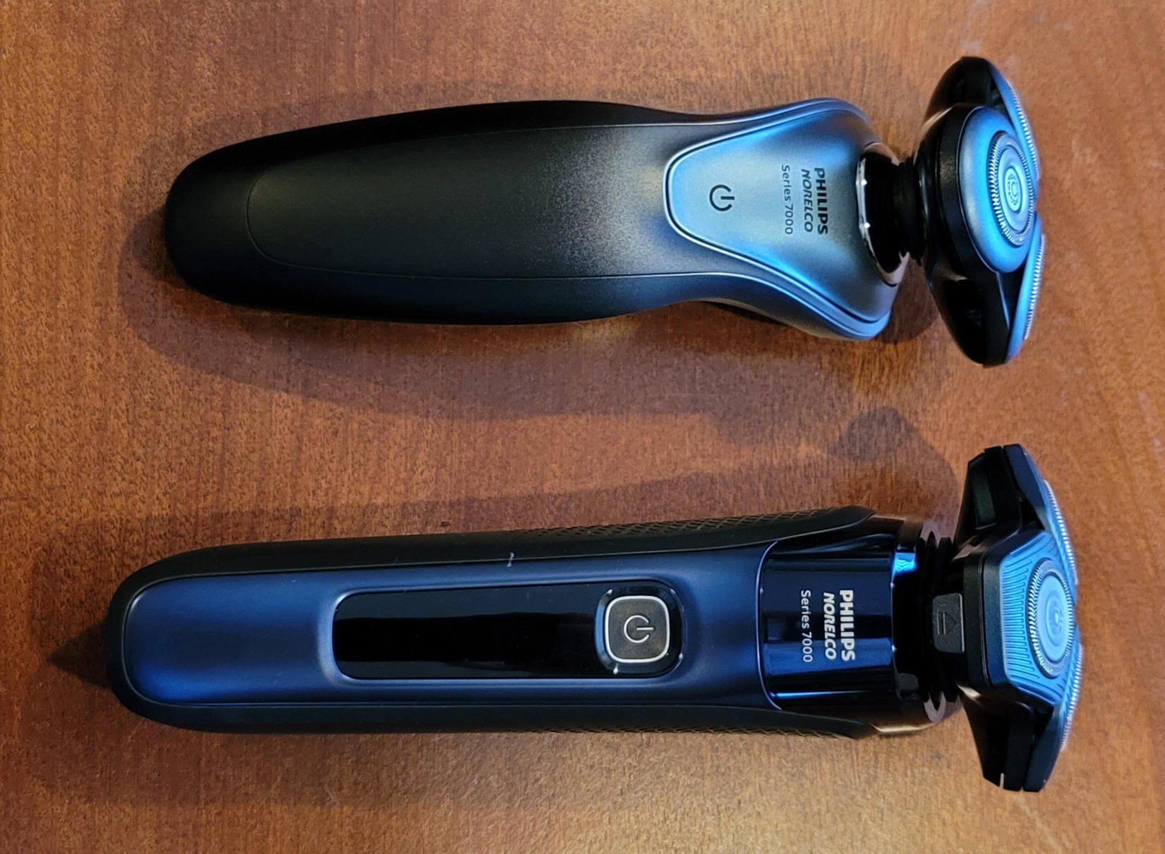 Philips Norelco 7800 Electric Shaver, Black | 45 SteelPrecision Blades, SenseIQ Technology, Nano SkinGlide coating, 360° Flexible Heads, Charging Stand, S7885/85 customer photo 1