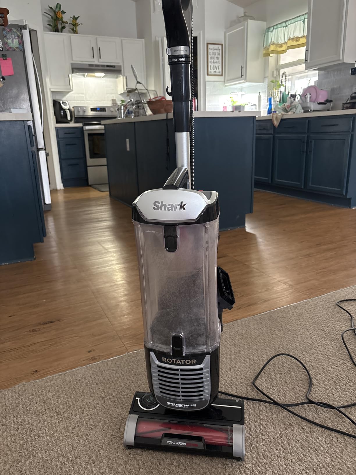Shark Rotator Pet Upright Vacuum with PowerFins HairPro & Odor Neutralizer Technology, ZU102 customer photo 1