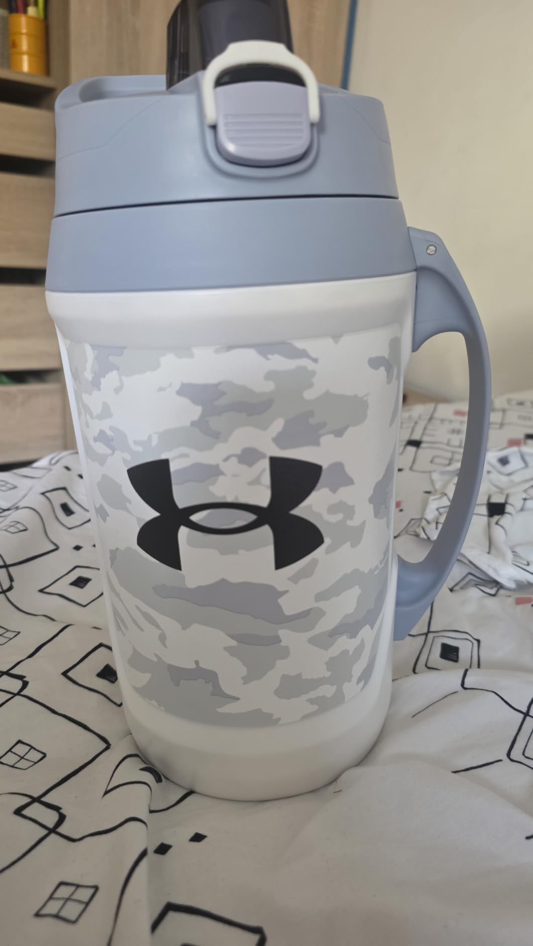Under Armour Insulated Water Bottle with Handle & Fence Hook, Half Gallon Sports Water Jug, Leak-Resistant & BPA-Free for Baseball, Football & Gym - Black/Black, 64oz customer photo 2
