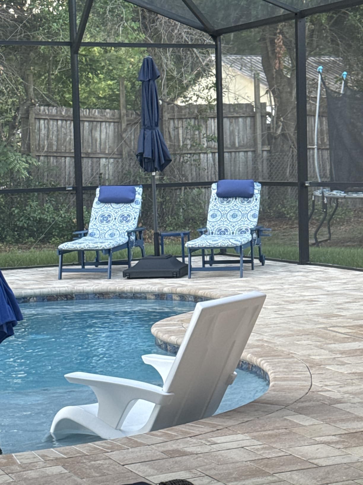 Best Choice Products Fillable Mobile Umbrella Base, Heavy Duty Base, Square Tiered Market Stand for Patio, Deck, Outdoor w/ 4 Wheels, 2 Locks, 2 Knobs, 120lb Capacity - Black customer photo 1