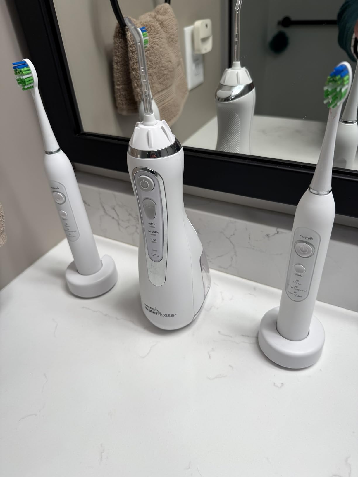 Waterpik Sensonic Sonic Electric Toothbrush, Rechargeable Toothbrush for Adults with 3 Modes, Travel Case, USB Charger, White STW-03W020, Packaging May Vary customer photo 2