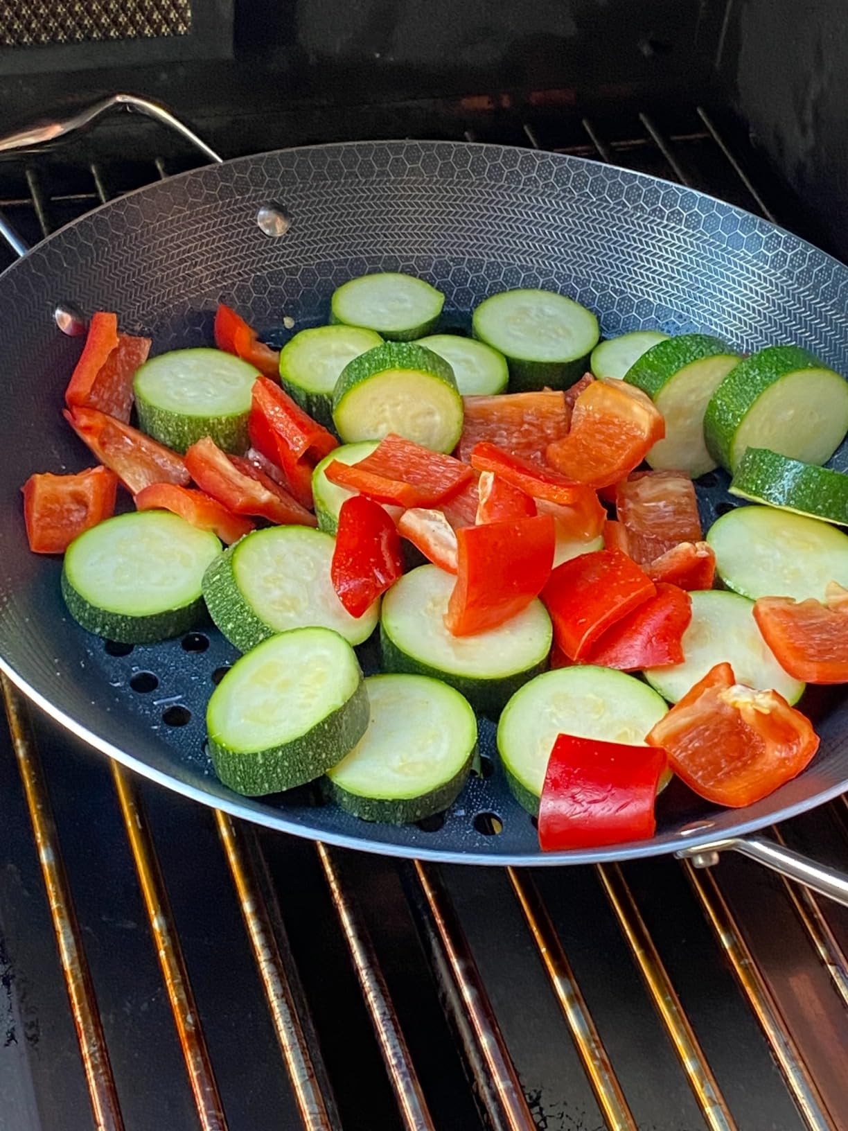 HexClad Hybrid Nonstick BBQ Grill Pan, Dishwasher-Friendly, BBQ and Oven-Safe Up to 900°F customer photo 2