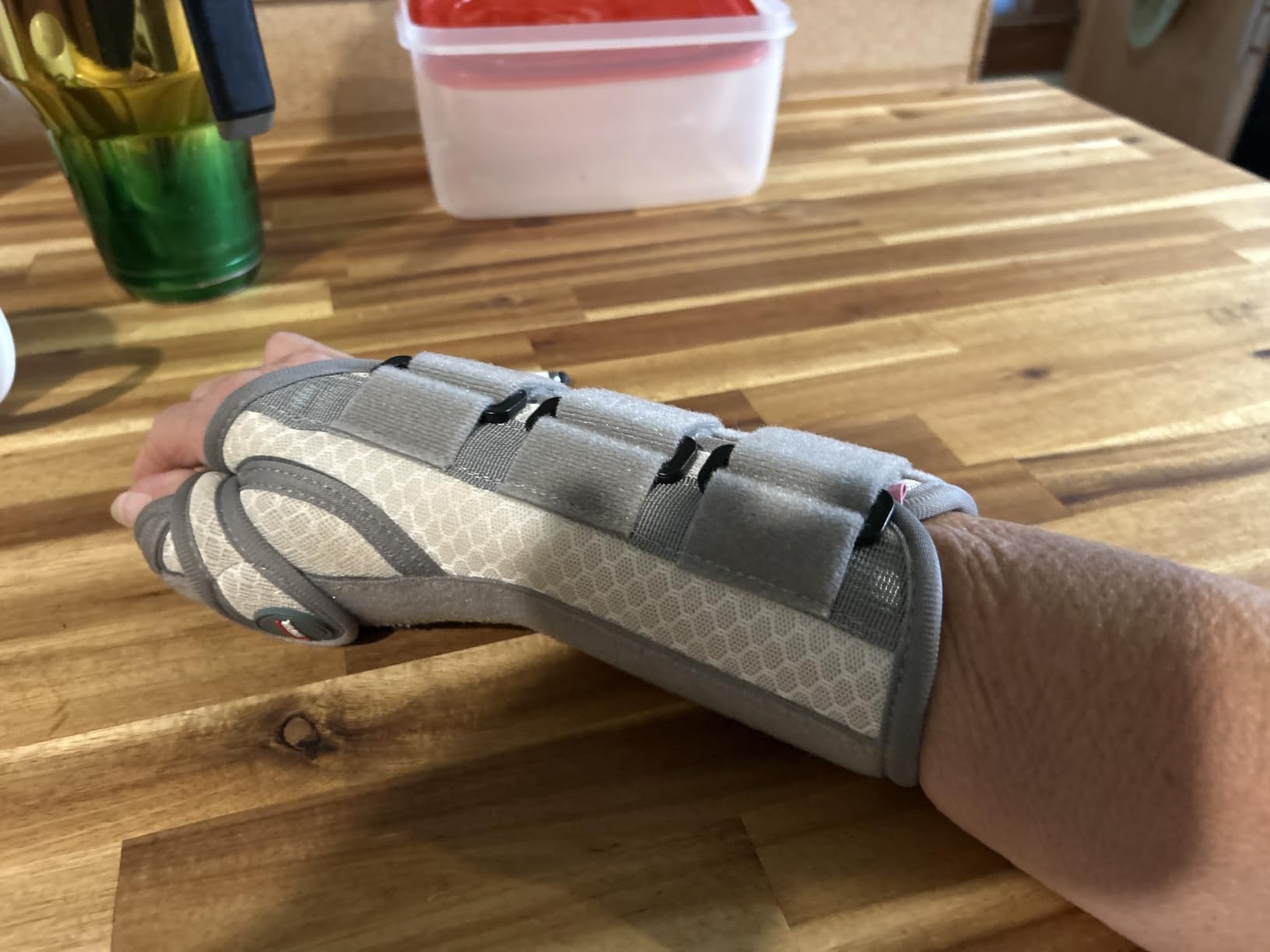 FEATOL Carpal Tunnel Wrist Brace Night Support, Thumb Spica Splint Right Hand for De Quervains Tenosynovitis, Tendonitis, Thumb Brace for Women Men, Black Blue, Small/Medium customer photo 1