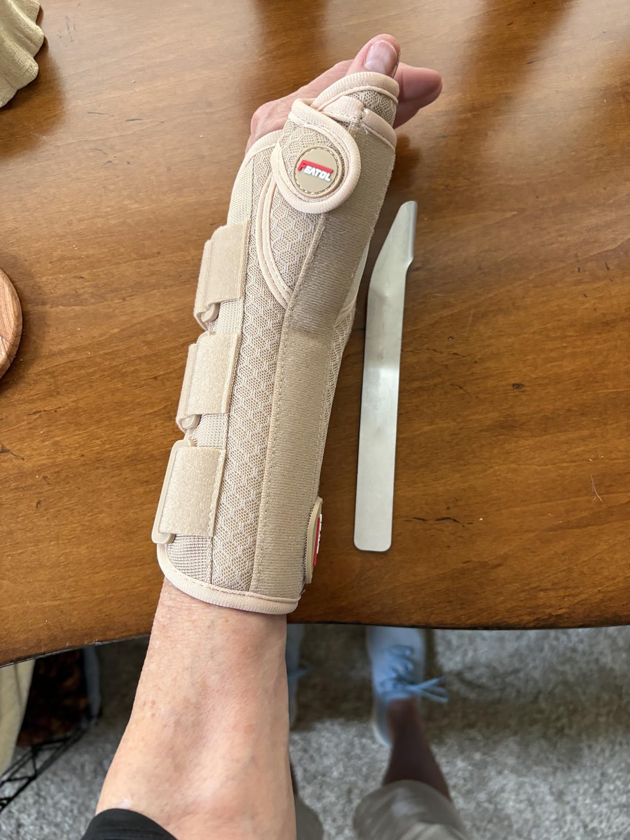 FEATOL Carpal Tunnel Wrist Brace Night Support, Thumb Spica Splint Right Hand for De Quervains Tenosynovitis, Tendonitis, Thumb Brace for Women Men, Black Blue, Small/Medium customer photo 2