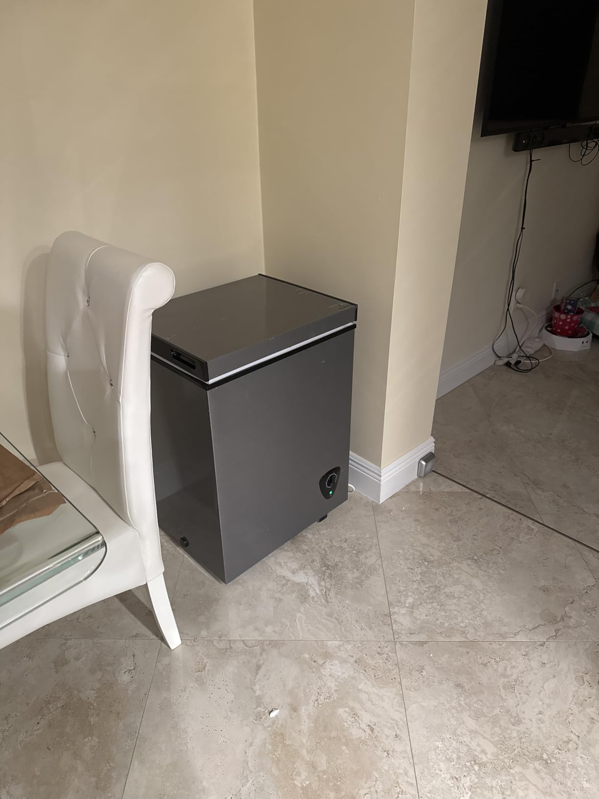 Chest Freezer, 3.5 Cubic Feet Small Deep Freezer Compact Top Open Door with Removable Basket, 7 Temperature Control Energy Saving Super Quiet for Kitchen Office Apartment Garage, Grey customer photo 1
