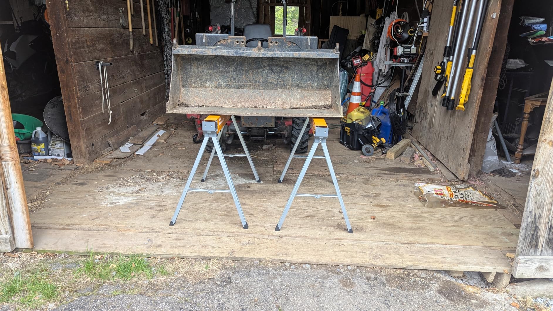 BORA Workhorse Saw Horses 2 pack Folding Heavy Duty Metal Sawhorse with 2x4 Bracket Professional Saw Horse for Woodworking Carpenters Contractors PM-3350T customer photo 2