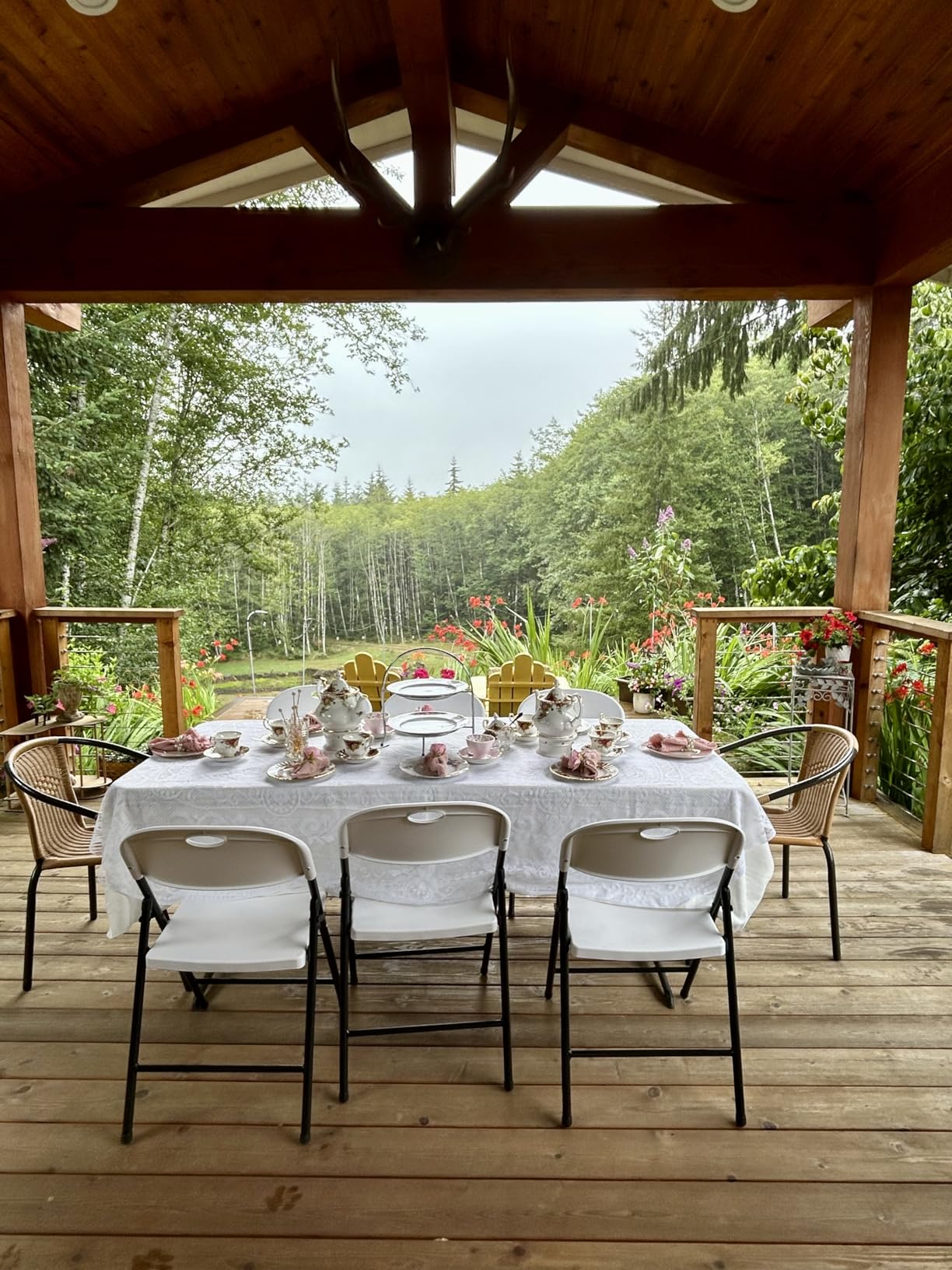 Nazhura 350 Weight Limit Heavy Duty Plastic Folding Chair with Reinforced Steel Frame for Indoor and Outdoor, Wedding, Party, Restaurant, Meeting Room, Patio and Garden (6, White) customer photo 1