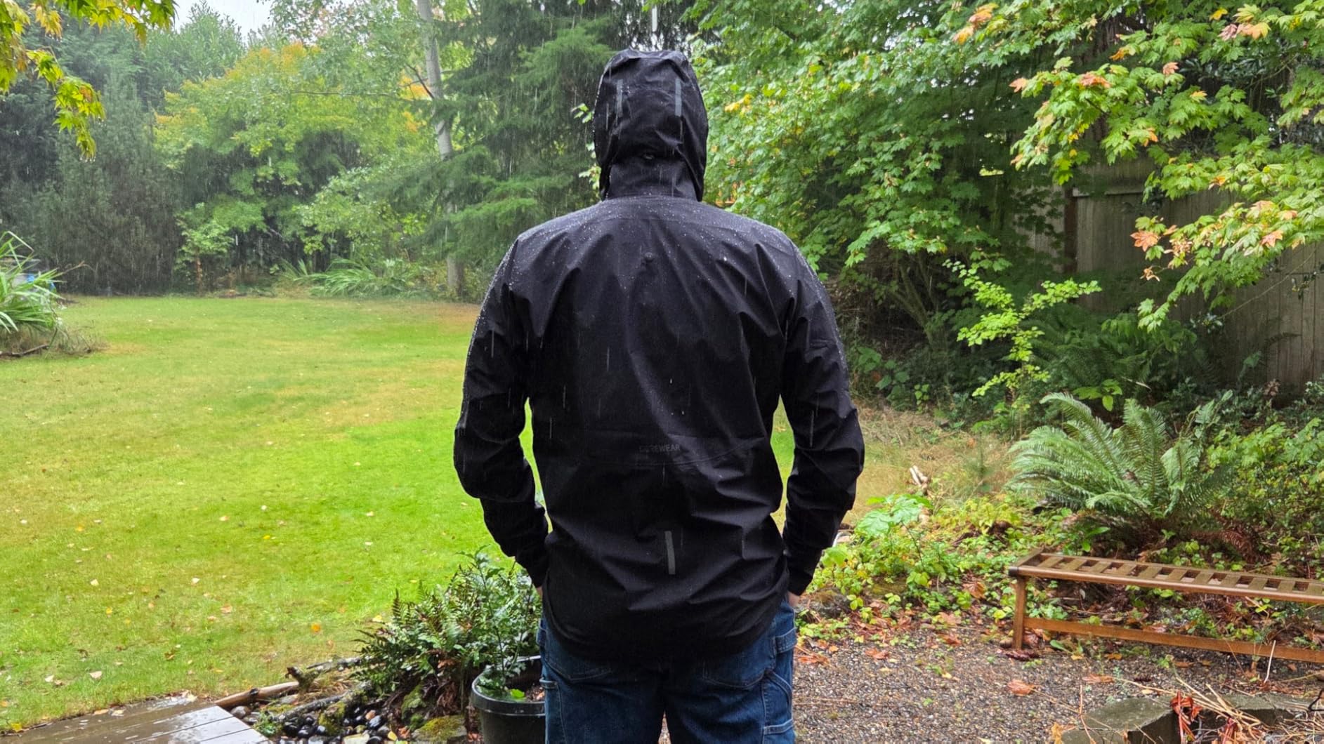 GOREWEAR Men's CONCURVE GTX Running Jacket - Black | Medium customer photo 1