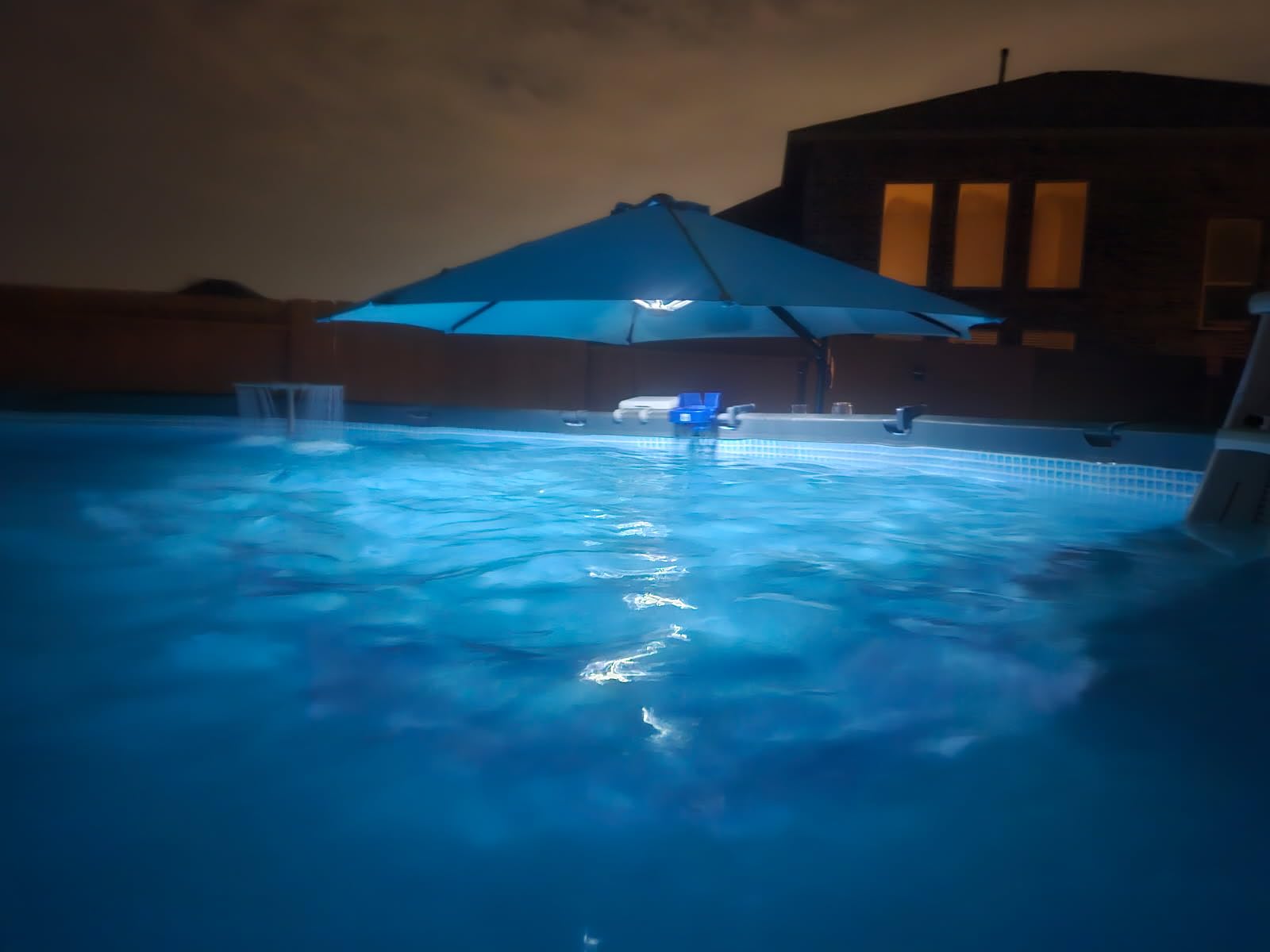 LATME Patio Umbrella Light Rechargeable Umbrella Lights - 10-25 Hours Runtime, Umbrella Pole Light 3 Lighting Modes Cordless, Patio Pool Accessories and Backyard Decor (Warm Yellow) customer photo 2