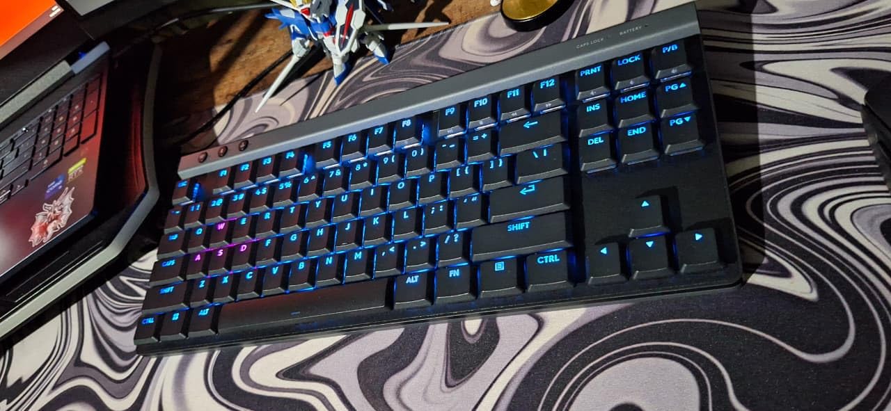 Logitech G515 Lightspeed TKL Low Profile Wireless Gaming Keyboard, LIGHTSYNC RGB, Thin Tenkeyless Design, Double-Shot PBT Keycaps, Linear (Red) Mechanical Switches - Black customer photo 2