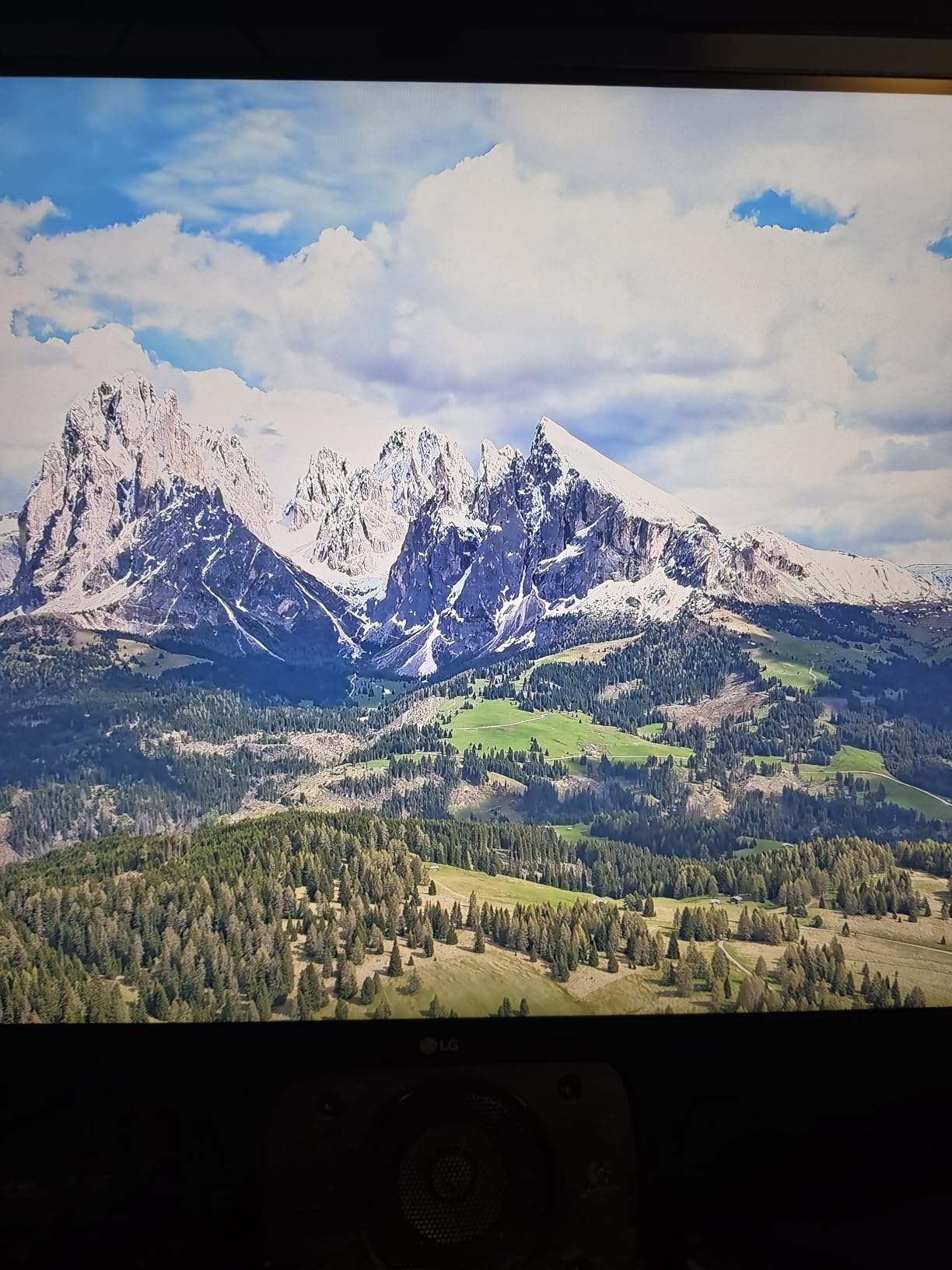 LG 32UR500K-B Ultrafine 32-inch 4K UHD (3840x2160) Computer Monitor HDR10 Built-in Speakers x2 OnScreen Control Reader Mode Flicker Safe Borderless Design HDMIx2 DisplayPort customer photo 2