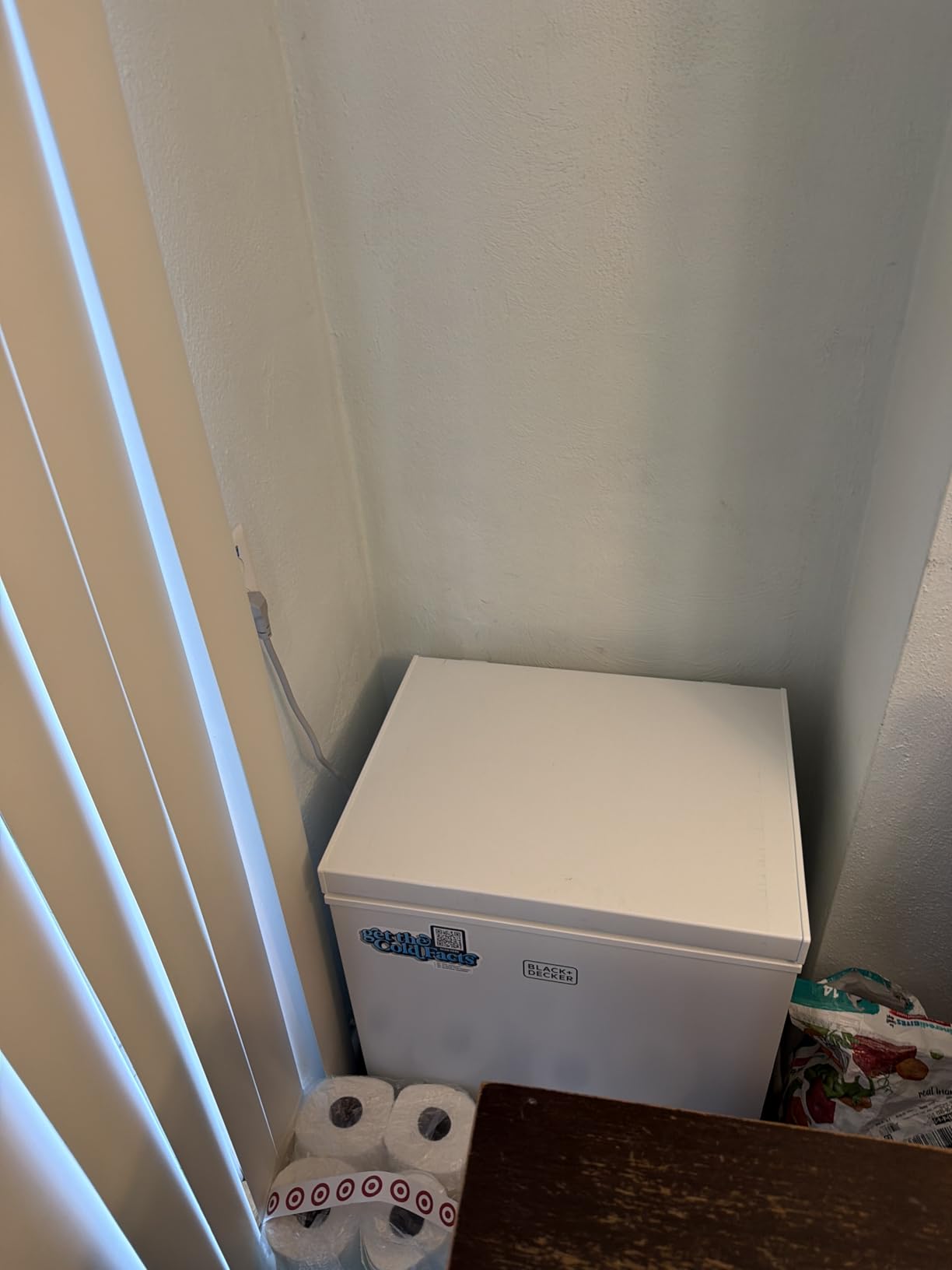 BLACK+DECKER 16.2 Cu. Ft. Chest Freezer, R600a Refrigerant, BCF1620E, White | Deep Freezer with Top Opening, Chest with 2 Removable Storage Baskets, Mechanical Temperature Control, Manual Defrost customer photo 2