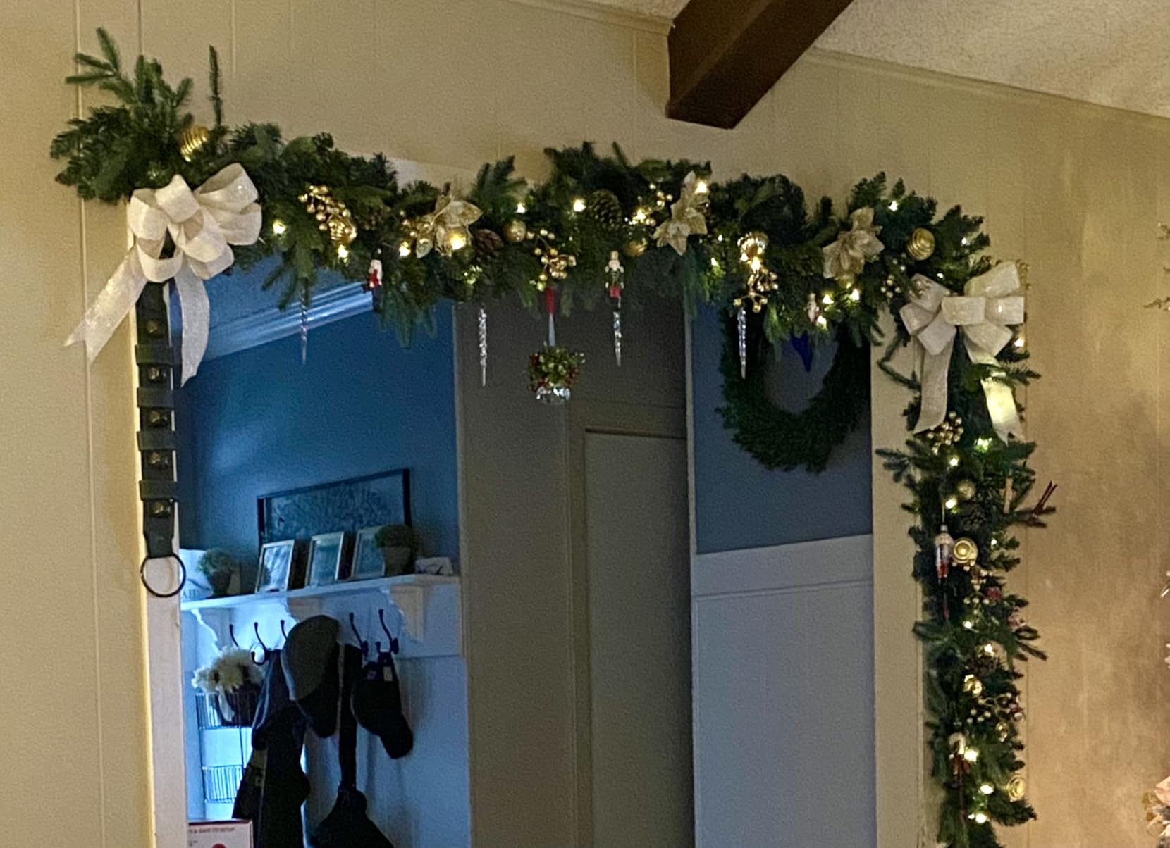 9 FT Pre-lit Christmas Garland Holiday Artificial 50 Led Light for Stairs Wall Door Indoor Outdoor Garland with Battery Operated Timer, for Home Decorations Fireplaces customer photo 1