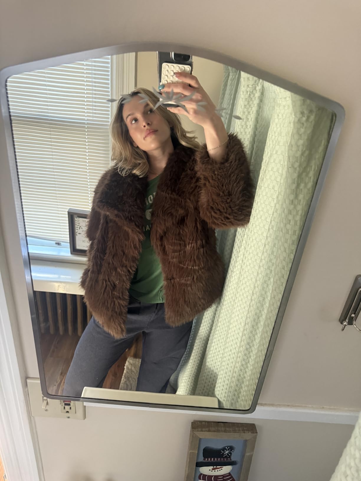 Flygo Women's Faux Fur Coat Fluffy Faux Fur Jacket Long Sleeve Lapel Furry Winter Jackets Shaggy Parka Short Coat customer photo 2