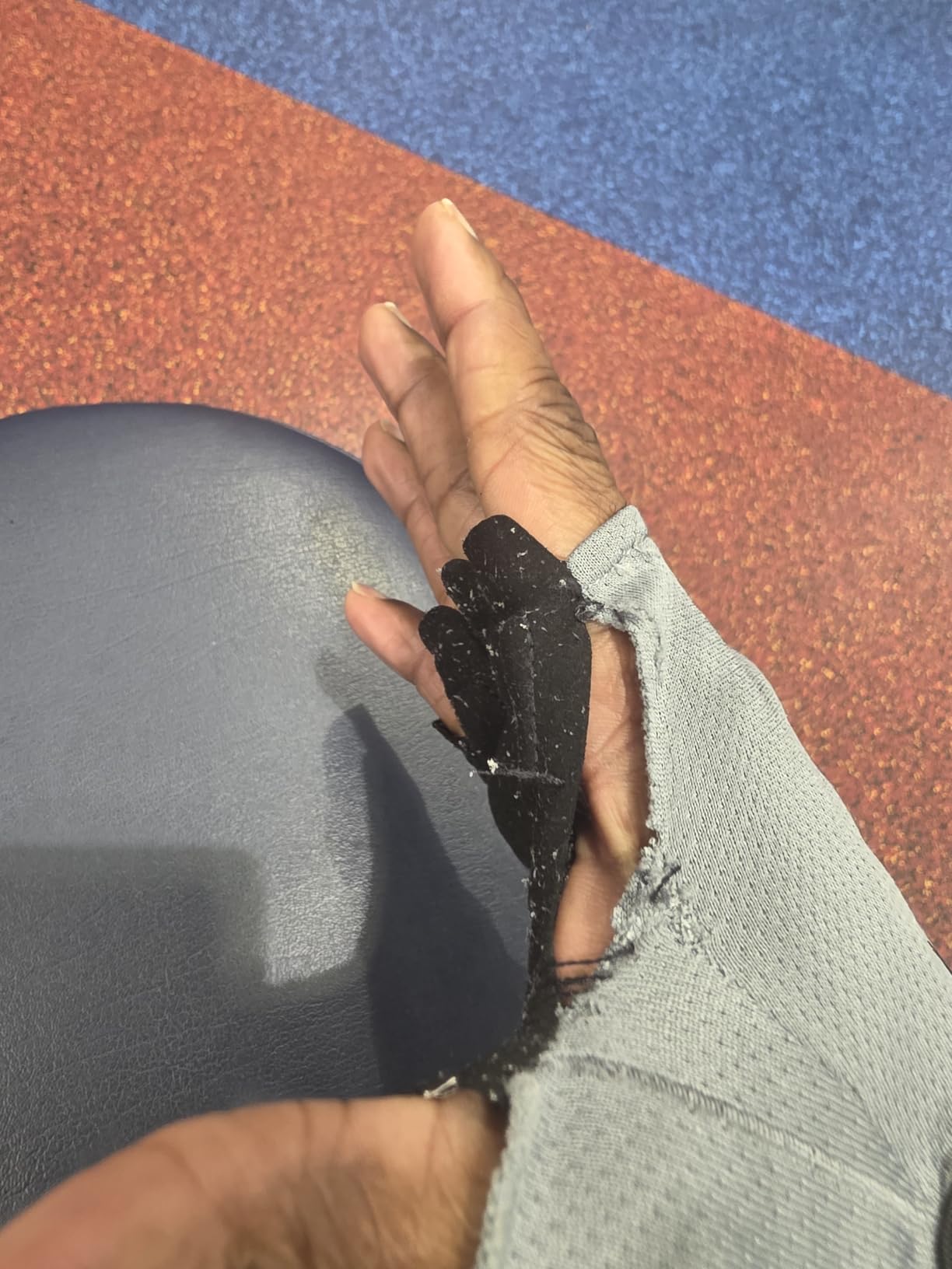 Nike Men's Gym Essential Fitness Glove customer photo 1