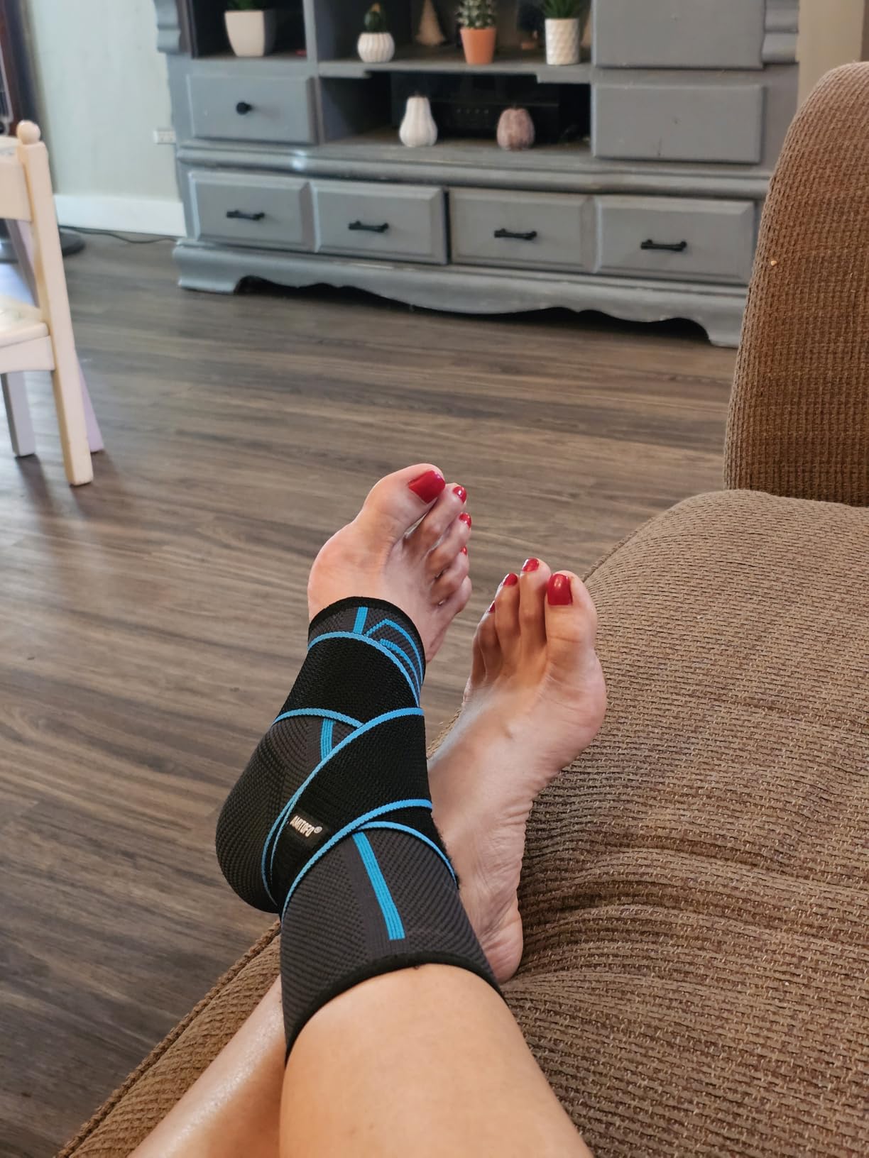 Ankle Brace Plantar Fasciitis Relief, Adjustable Strap Men Women | Achilles Tendonitis & Compression Wrap, Breathable Nylon, Sports & Daily Recovery Support customer photo 1