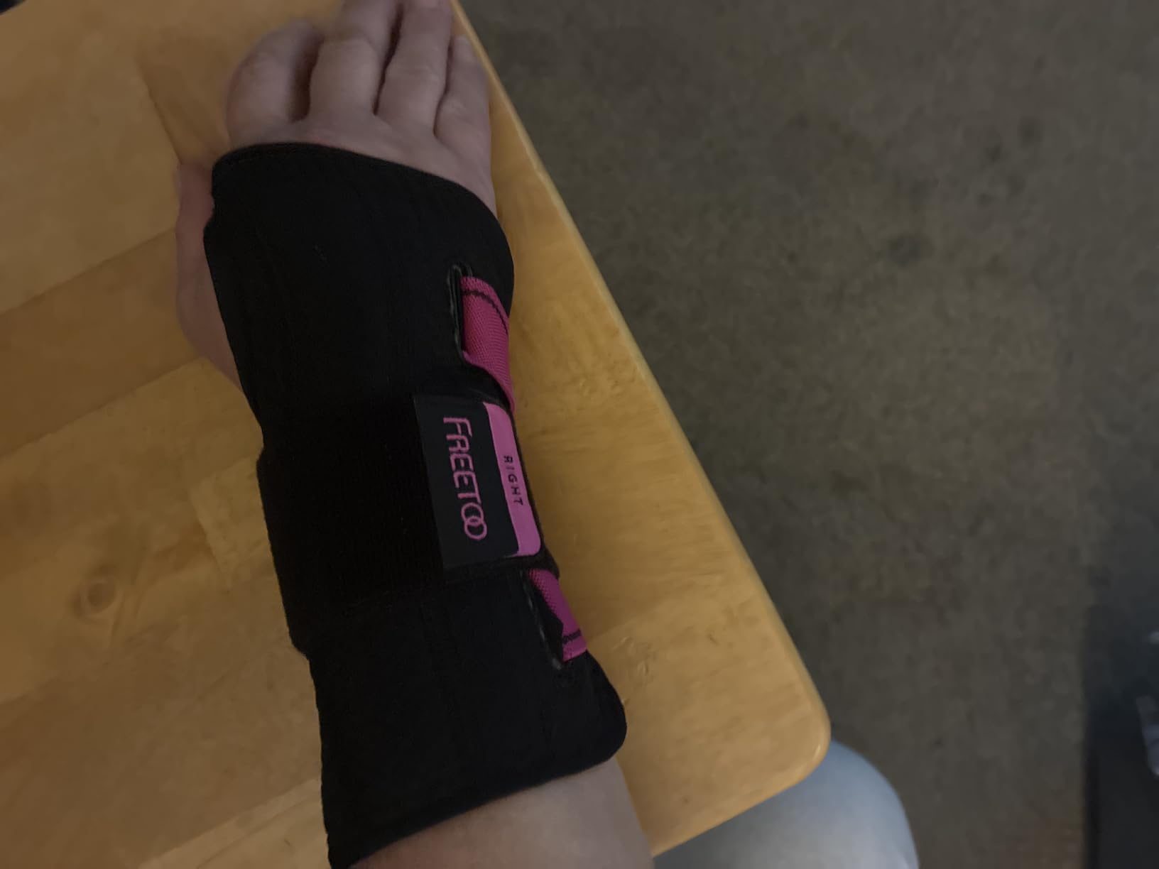 FREETOO Carpal Tunnel Wrist Brace Night Support Fit Right Hand for Work, Pain Relief Wrist Splint for Tendonitis, Sprain, Strain, Rigid Hand Brace for Arthritis for Women and Men (S/M, Black/Pink) customer photo 2