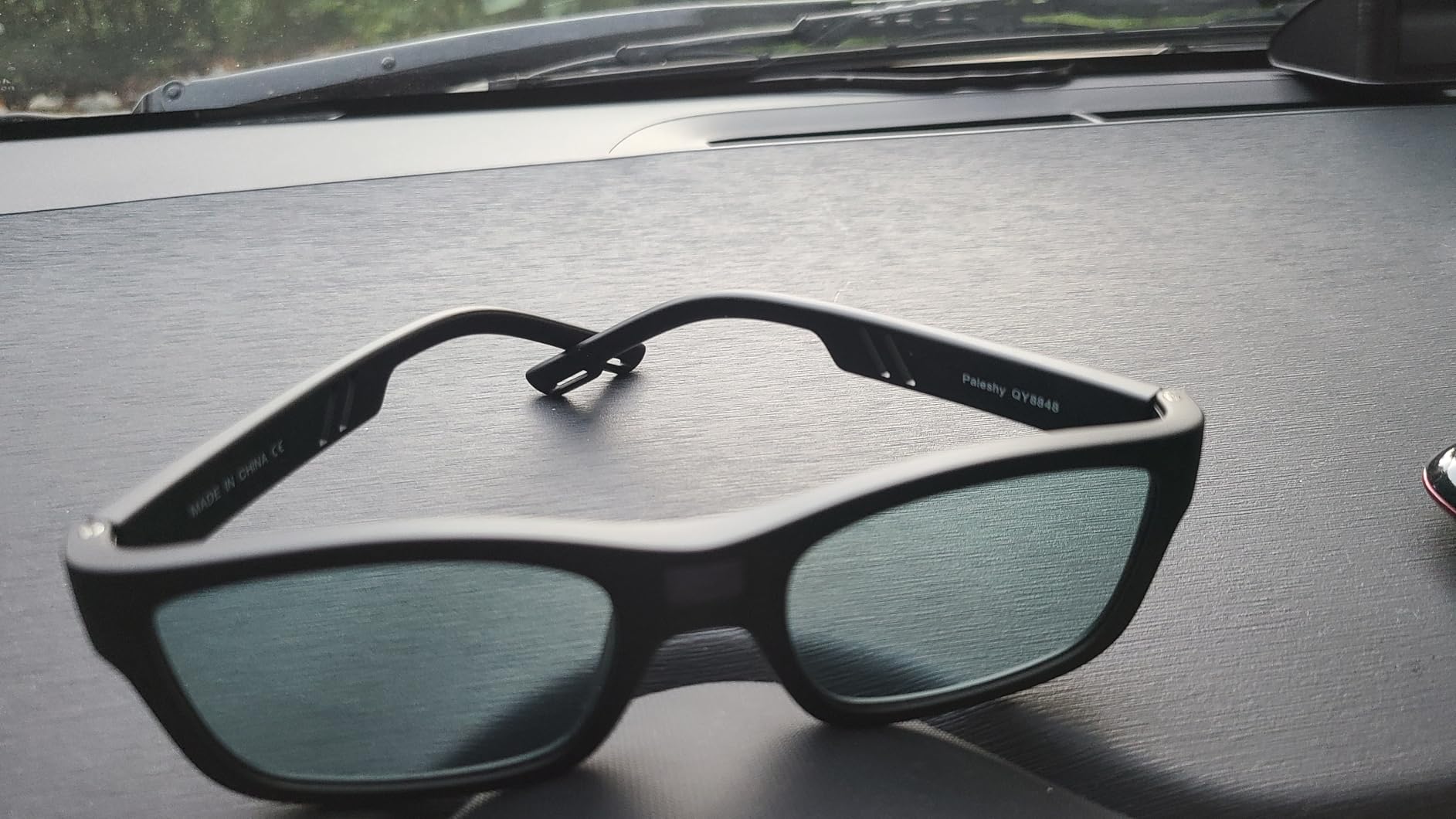 Paleshy 0.1s Auto-Tinting Sunglasses for Men & Women, Polarized Photochromic Glasses with Dual UV400, All-Weather Lightweight Glasses for Driving, Cycling, Fishing, Golf, Night customer photo 1