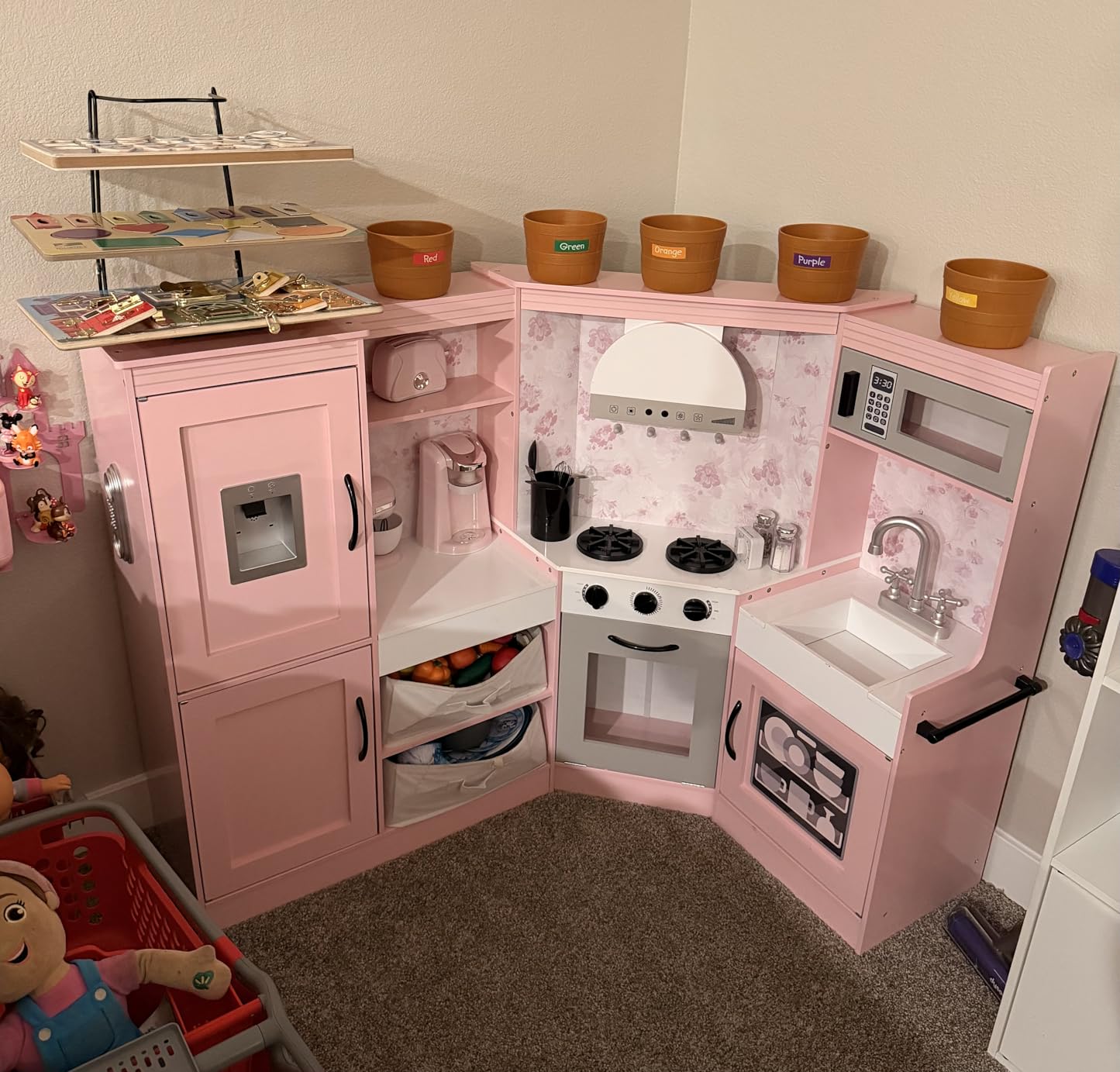 Best Choice Products Corner Play Kitchen Set for Kids with Toy Pots and Pans, Kitchen Sink, Microwave, Stove, and Oven with Lights and Sounds, Pretend Play Toys for Toddlers Ages 3+ - Farmhouse White customer photo 1