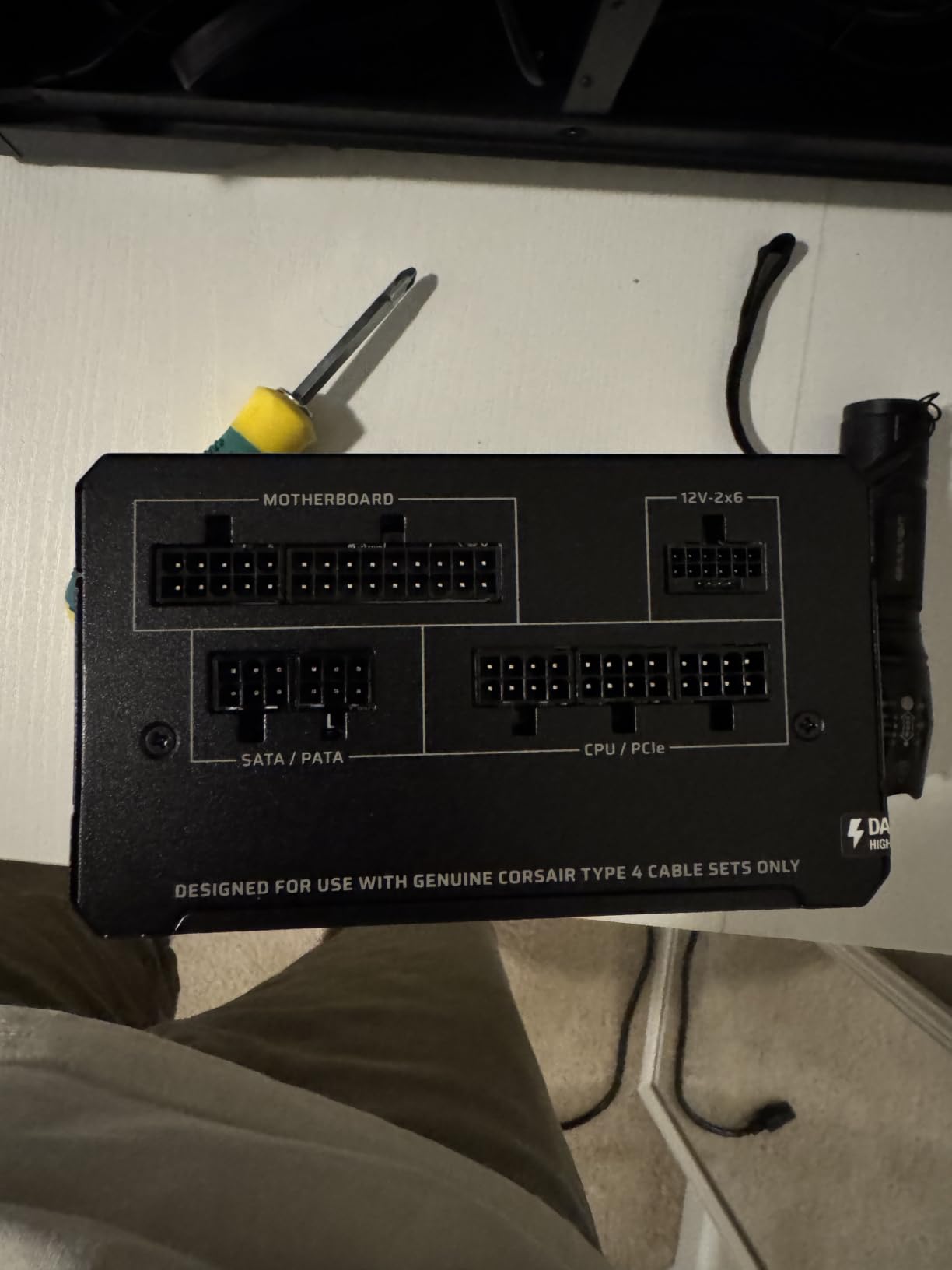 CORSAIR RM850e (2025) Fully Modular Low-Noise ATX Power Supply with 12V-2x6 Cable - ATX 3.1 & PCIe 5.1 Compliant, Cybenetics Gold Efficiency, 105C-Rated Capacitors, Modern Standby Mode - Black customer photo 2