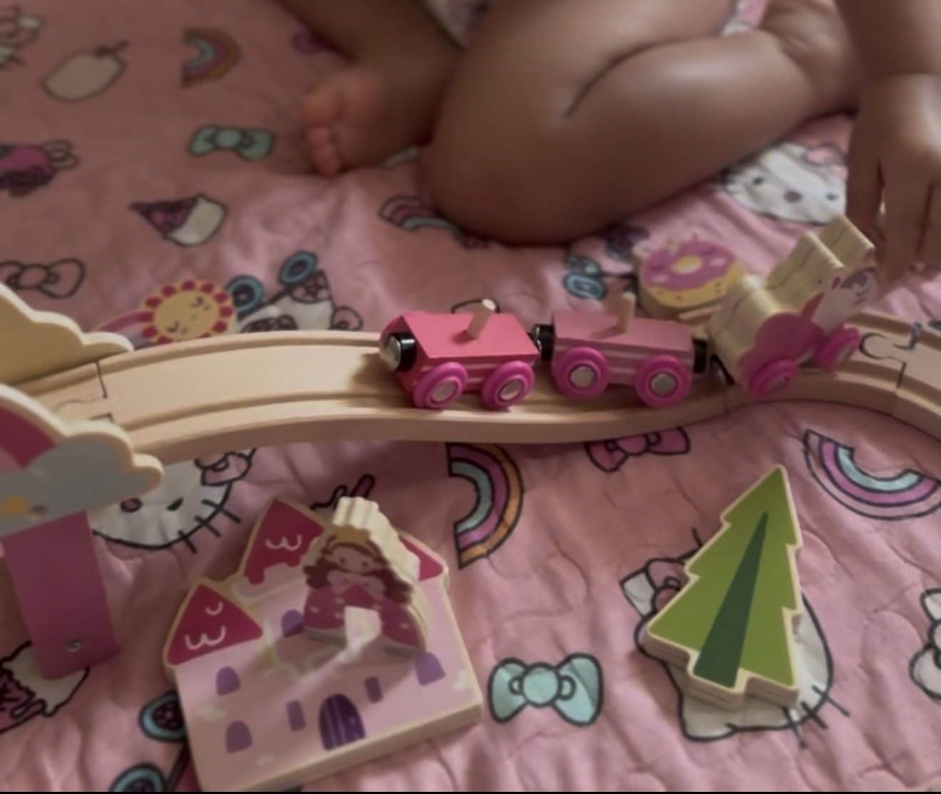 Lehoo Castle 68PCS Wooden Train Set - Toy Train Set for Toddlers 2-4, Wooden Train Track for Kids w/Crane, Railway Playset for 3 Year Old Boys Girls Birthday Gift customer photo 1