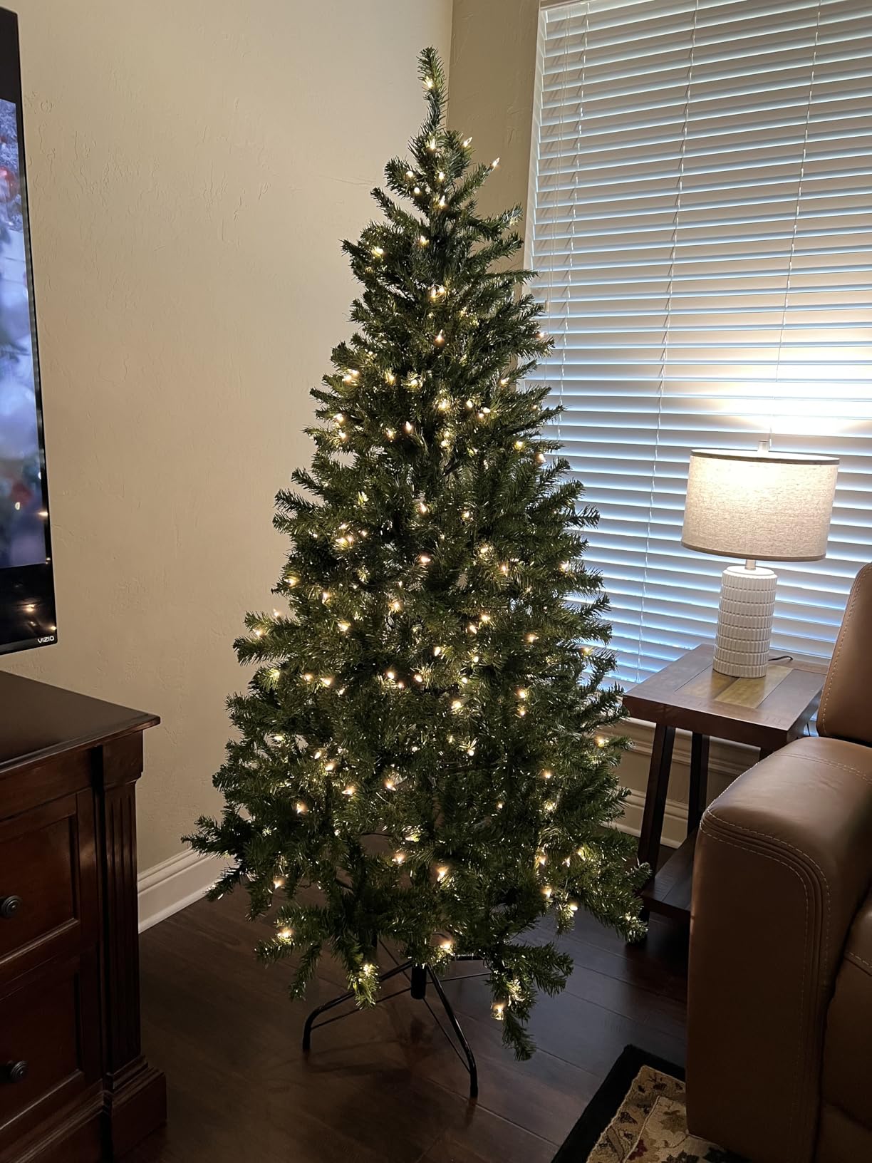 National Tree Company 6 ft Pre-lit Artificial Christmas Tree, North Valley Spruce, 300 Clear Lights, Hinged Branches, 800 Branch Tips, Includes Stand, Green customer photo 2