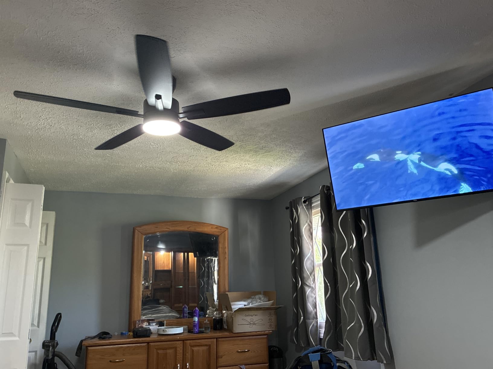 Ohniyou Ceiling Fans with Lights, 52'' Low Profile Ceiling Fan with Light and Remote/APP Control, Modern Flush Mount Ceiling Fan for Indoor Bedroom Living Room, Dimmable, Quiet DC Motor, Black customer photo 1