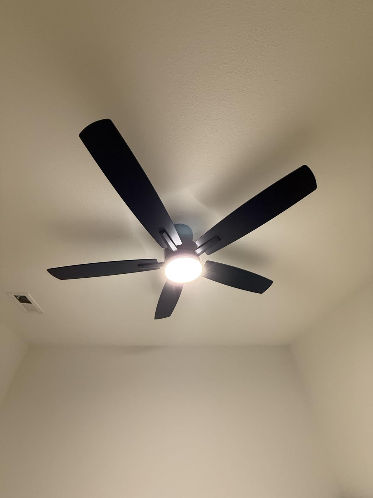 Ohniyou Ceiling Fans with Lights, 52'' Low Profile Ceiling Fan with Light and Remote/APP Control, Modern Flush Mount Ceiling Fan for Indoor Bedroom Living Room, Dimmable, Quiet DC Motor, Black customer photo 2