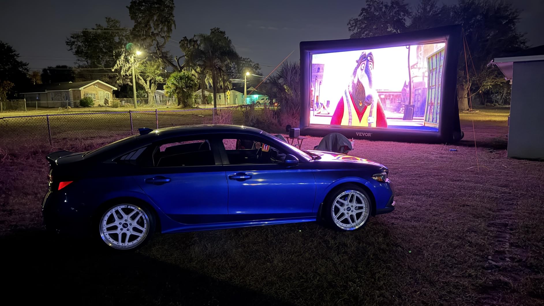 VEVOR 16FT Inflatable Movie Screen Outdoor, Inflatable Projector Screen with Portable Storage Bag, 16:9 Easy Set Up Movie Projection for Outdoor Backyard, Home Theater, Theme Party customer photo 1