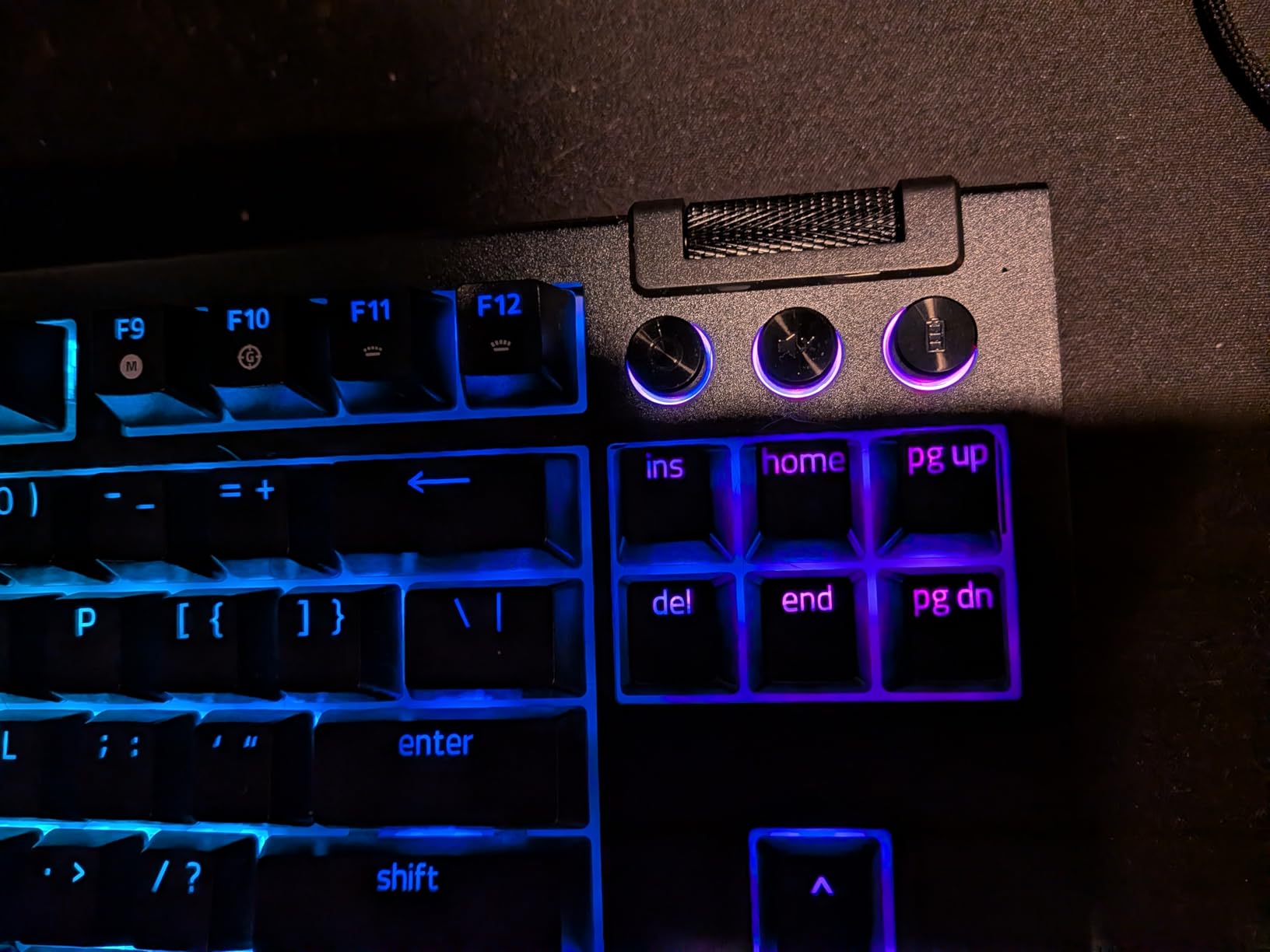 Razer BlackWidow V4 TKL HyperSpeed Wireless Hot Swappable Gaming Keyboard: Orange Tactile Switches - Wireless & Bluetooth - Multi-Function Roller & Control Buttons - Chroma RGB - Long Battery Life customer photo 2