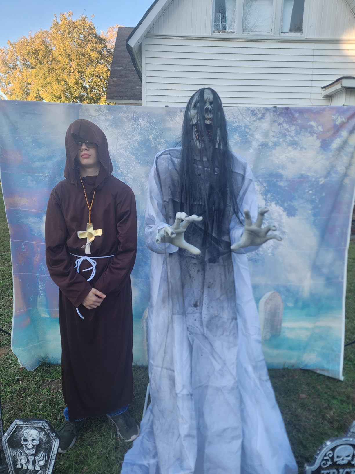 Haunted Hill Farm 5.9 ft. Animatronic Lurching Woman by Tekky, Halloween Animatronic, Scary Indoor House Prop & Decoration, Creepy Occult Horror Decor with Motion-Activated Lights & Sound, Life-Size customer photo 1