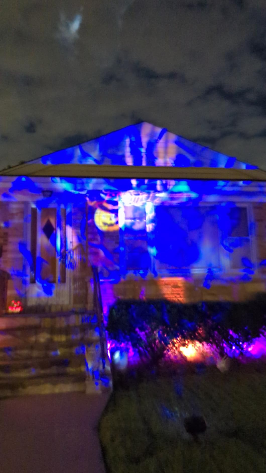 Govee Outdoor Decoration Projector Light, Upgraded LED Snowflake Projector, 180 Degree Rotation, 20 HD Effects & 58 Scene Modes with App Control, IP67 Compatible with Alexa, Google Assistant, Matter customer photo 2