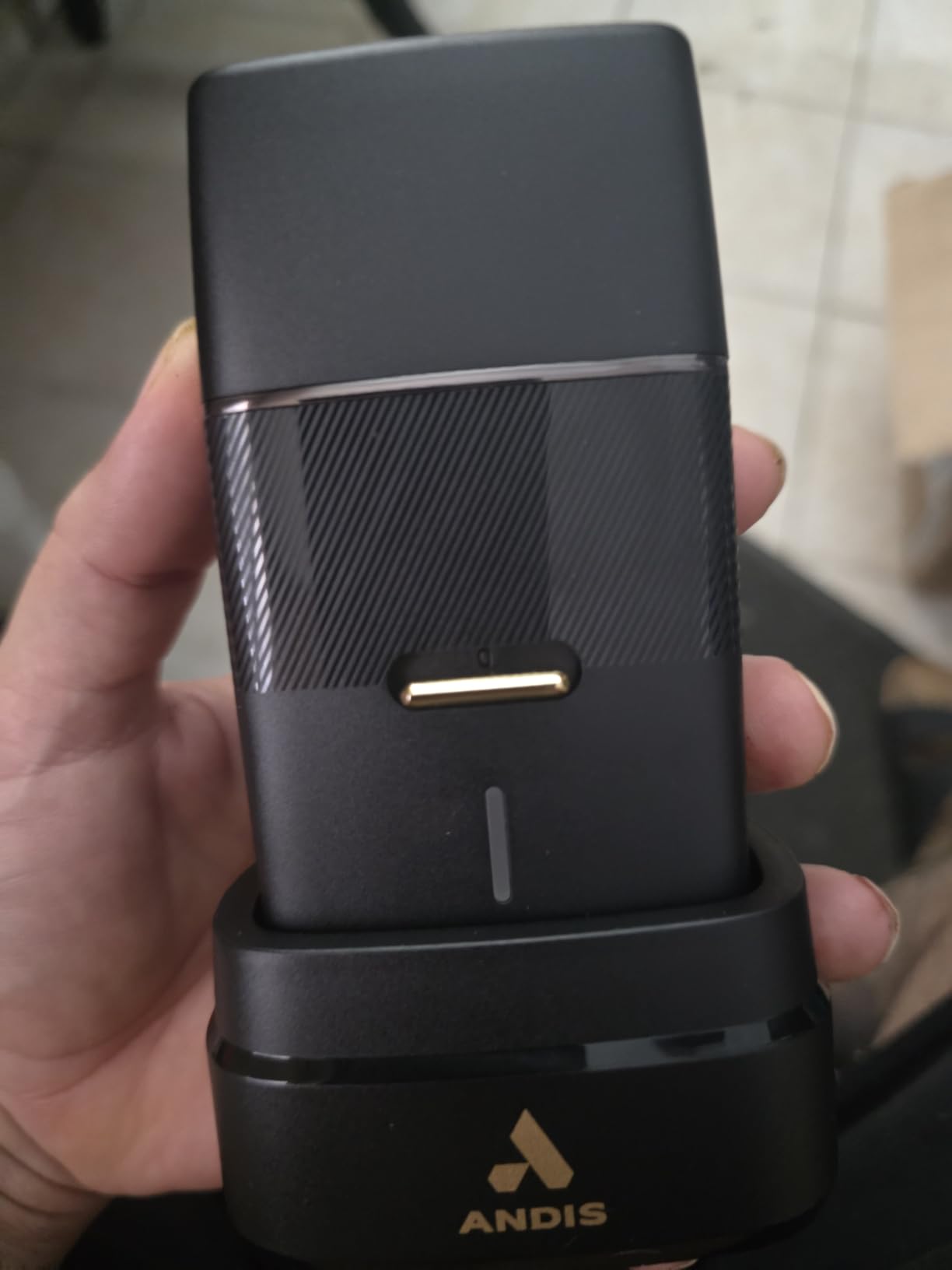 Andis 563616 Pro Foil Plus II Cordless Shaver, Gold Titanium Foils, Lithium Ion Battery, Includes USB-C Charging Stand, Black customer photo 2