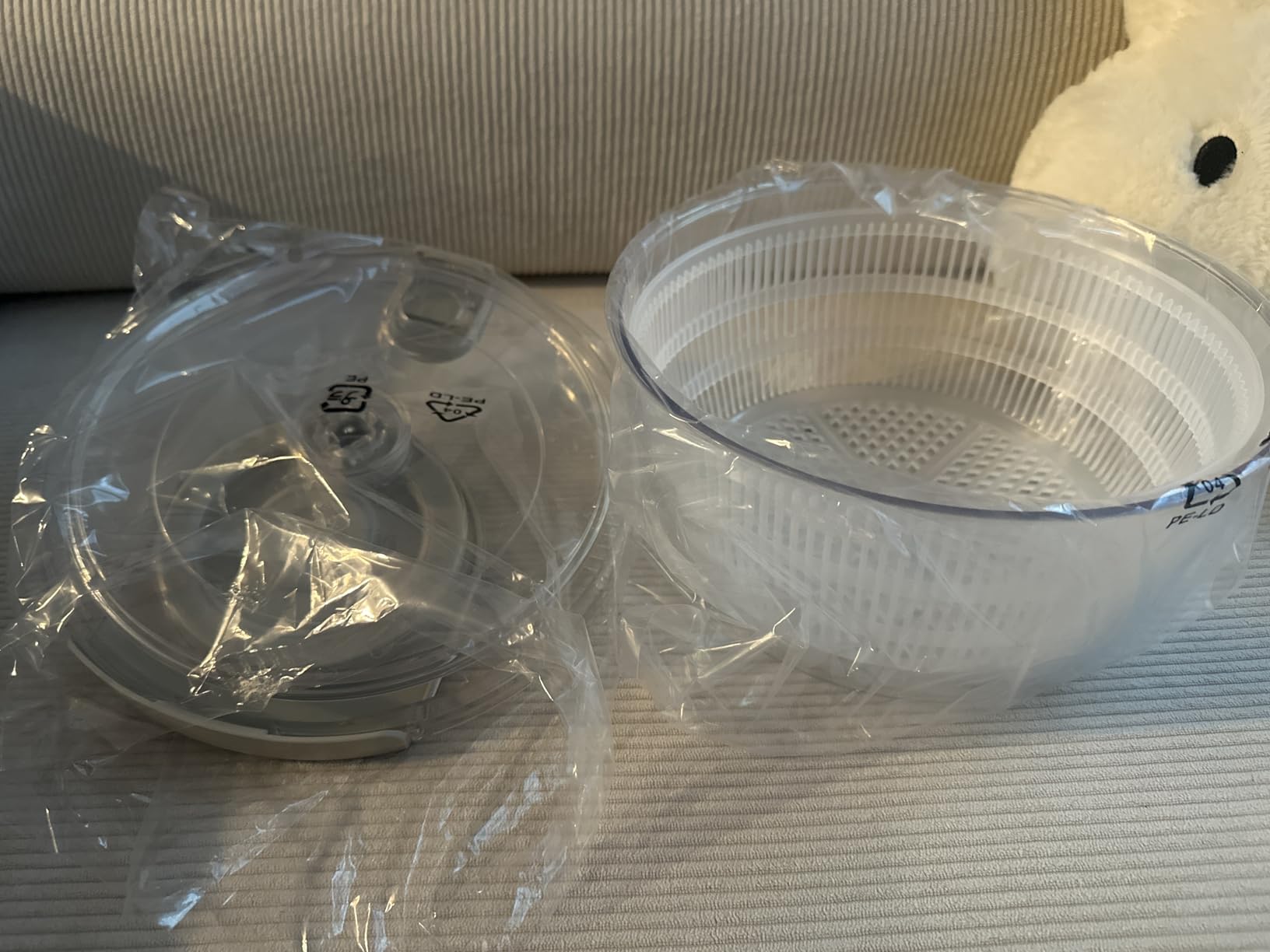 Amazon Basics Salad Spinner with Non-Skid Base and Spin Knob, Removable Basket Colander, 4.2 qt., BPA-Free, Linen Gray customer photo 2