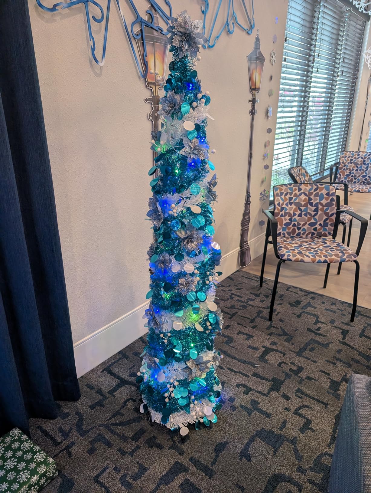 4ft Potted Christmas Tree Set of 2 with 100 LED Colorful Lights, Prelit Christmas Trees with Retro Snowflack Light Box Base, 190 Branch Tips, Front Porch Christmas Tree Decor for Home customer photo 1