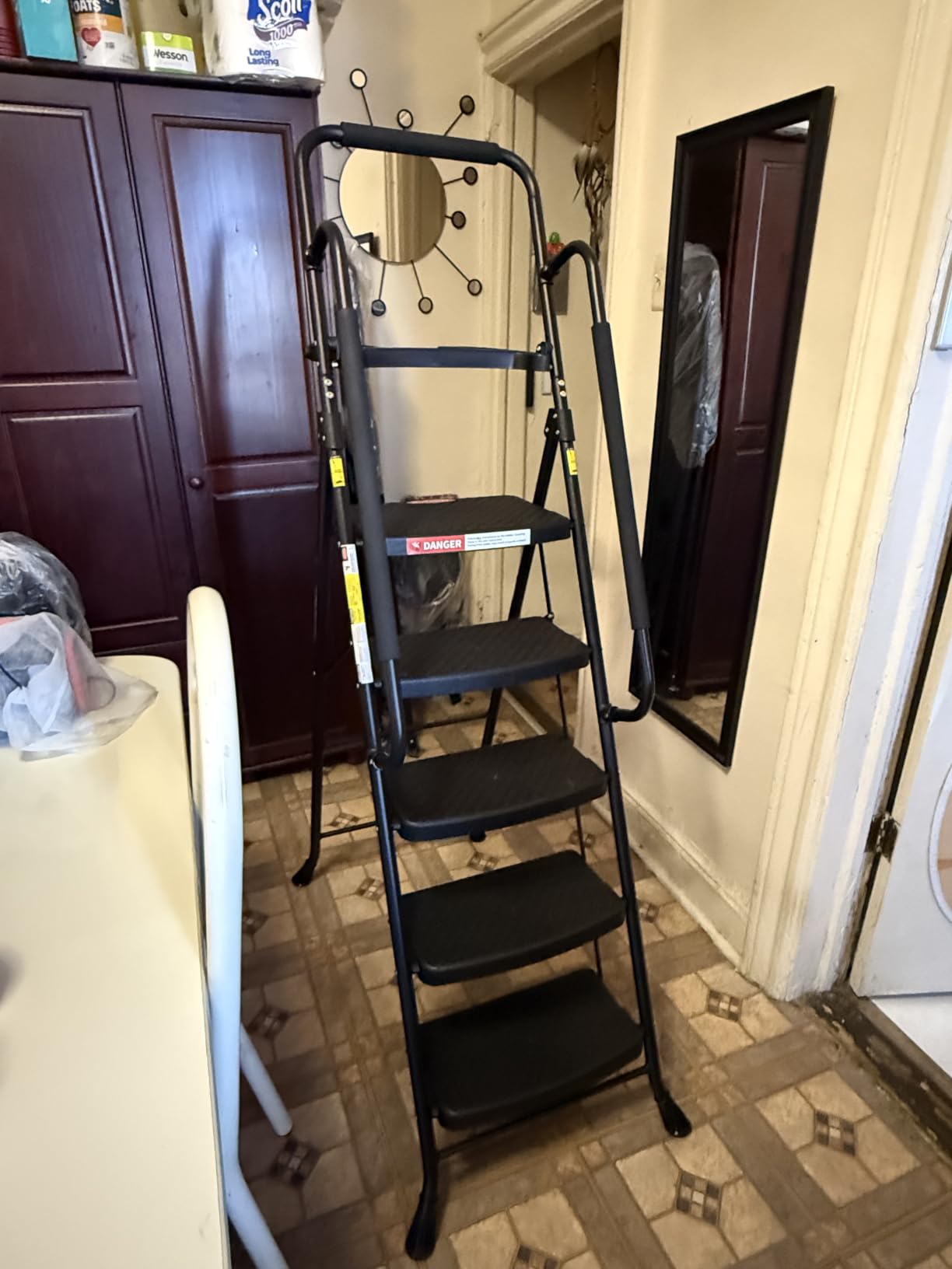 HBTower 4 Step Ladder, Step Stool Foldable with Wide Anti-Slip Pedal, Sturdy Steel Ladders for Home Adults Kitchen customer photo 1