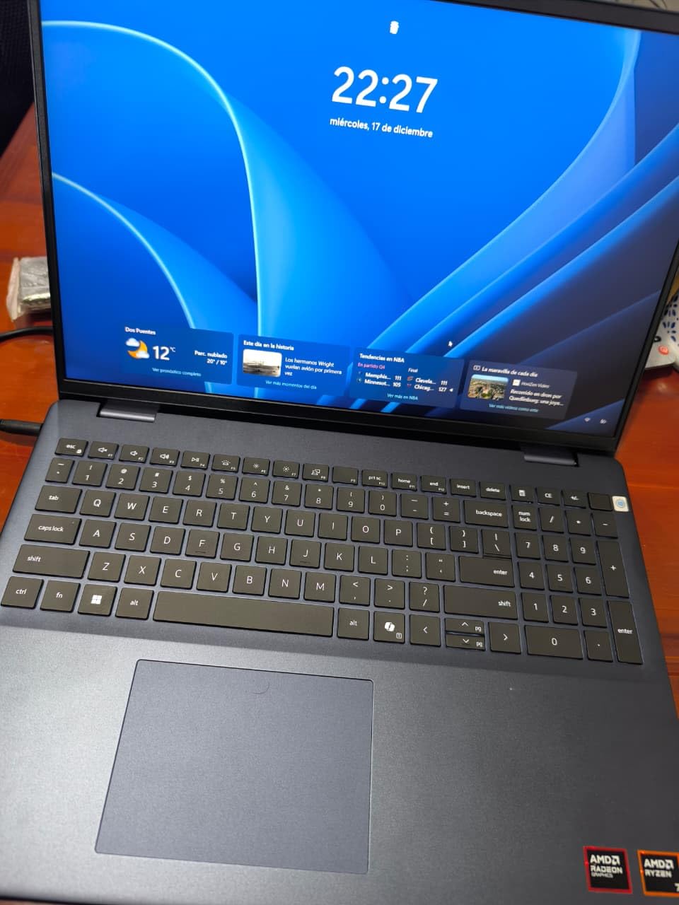 Dell 16 Laptop, FHD+, AMD Ryzen 7 250 Processor, 16GB RAM, Windows 11 Home | 1920x1200, 16:10, 300 nits, IPS, AMD Radeon Graphics, DDR5, 1TB SSD, Wi-Fi 6E, Backlit Keyboard, Midnight Blue, DC16256 customer photo 2
