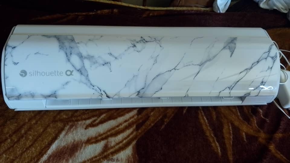 Cameo 5 Alpha (α) - Smart Cutting Machine for Print & Cut - Quiet Operation with AutoBlade, Studio Software, Cutting Mat, Vinyl, Paper & Fabric Compatible - Bianco Carrara customer photo 1