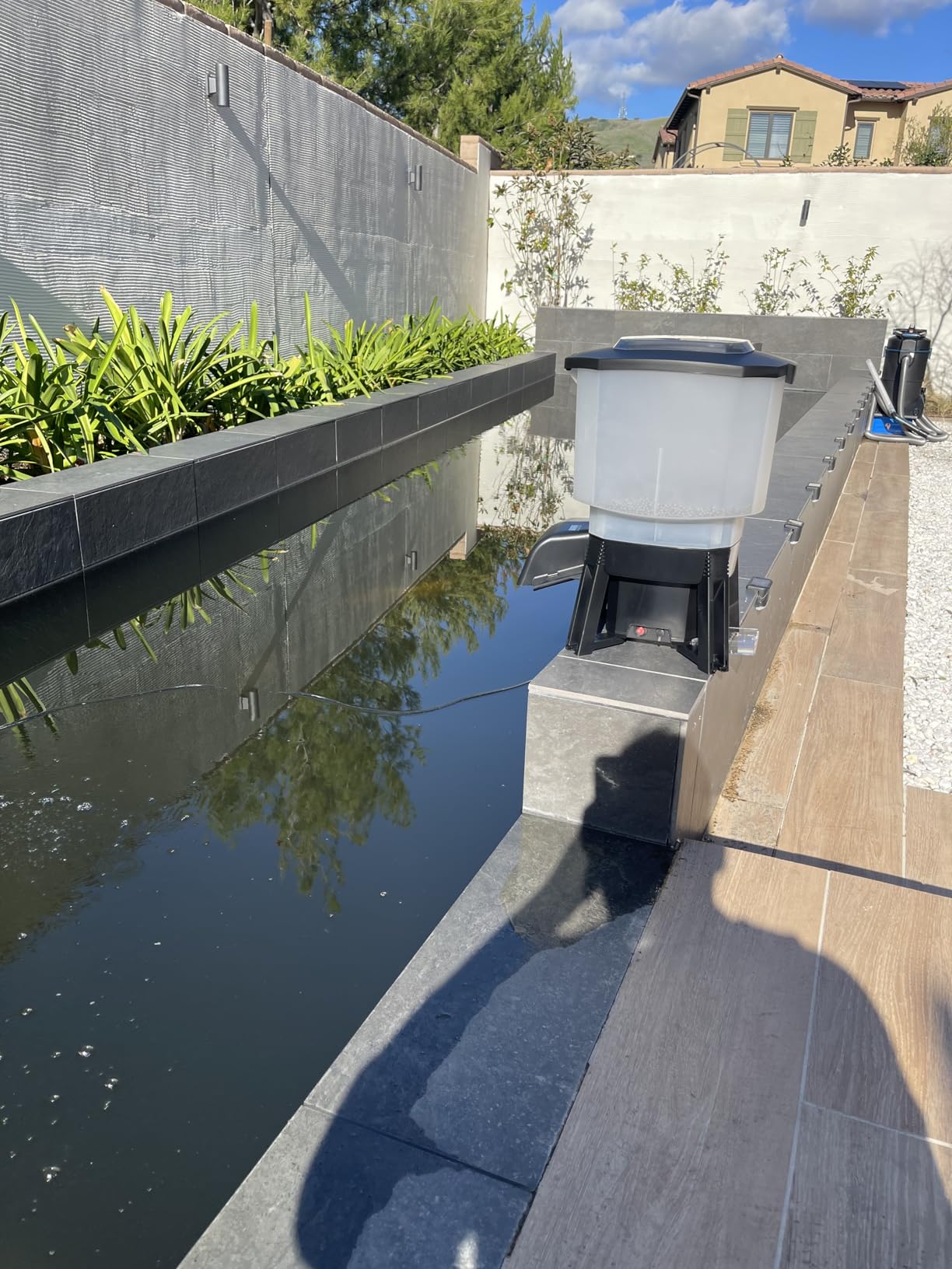 Solar Automatic Fish Feeder for Pond, Big Tank Auto Outdoor Koi Fish Feeder | Large Capacity 23L, Programmable Auto Timer, Battery & AC Electric Power customer photo 2